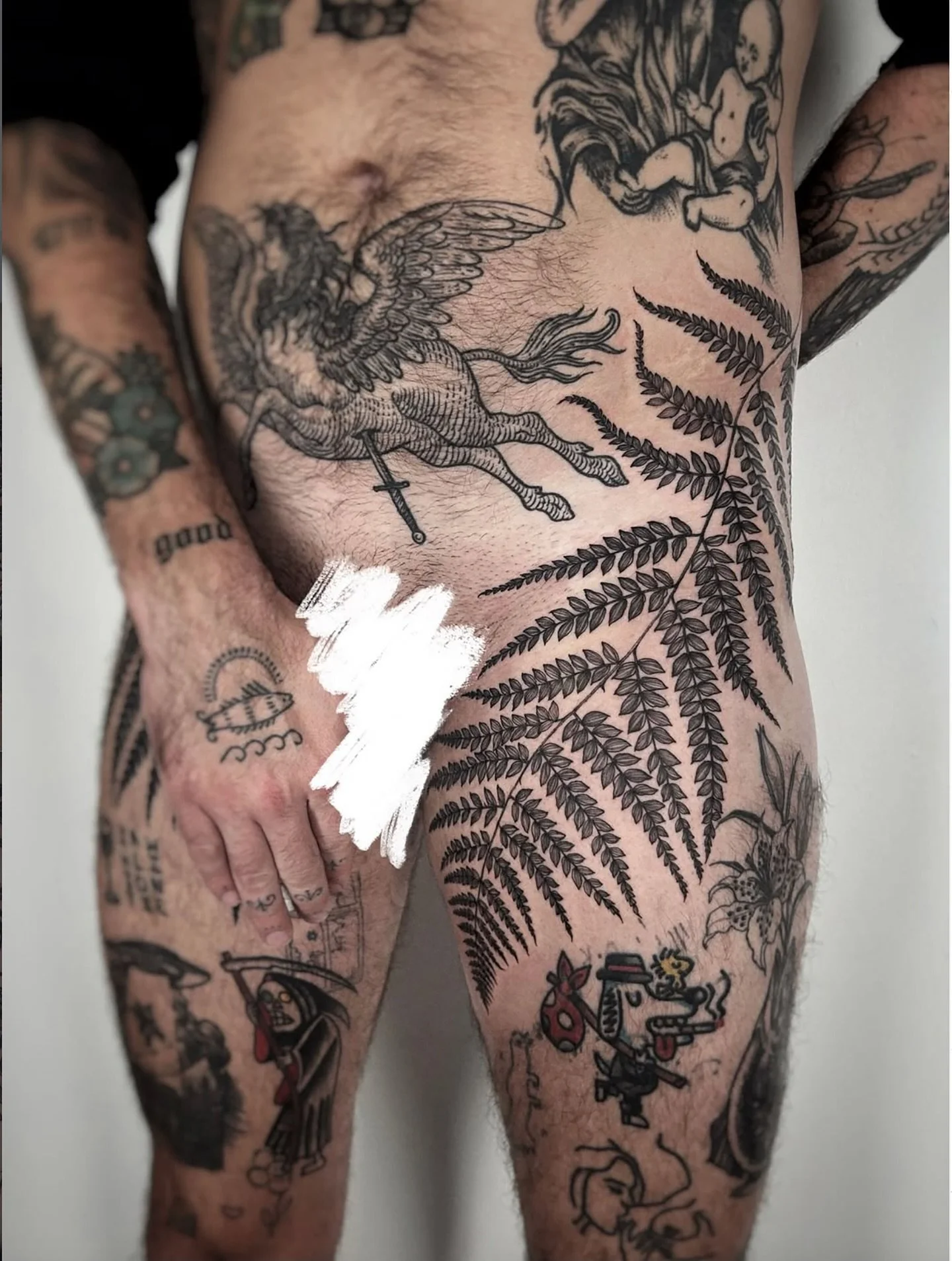 The perfect flawlessly symmetrical fern, a seamless addition by @paulajdaveytattoo onto Ted&rsquo;s wonderful collection.

Second slide shows healed and fresh. 

If you love a soft aesthetic, meticulous detail, and quality you can trust, book with @p