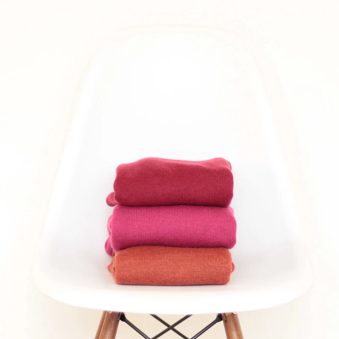 Ponchos ponchos ponchos 🧣💖🧣

#nordicknit #poncho #winteroutfit #knittersofinstagram #knitwear #womensfashion #hyggehome #christmasdecor #julegave&oslash;nsker #julegaver
