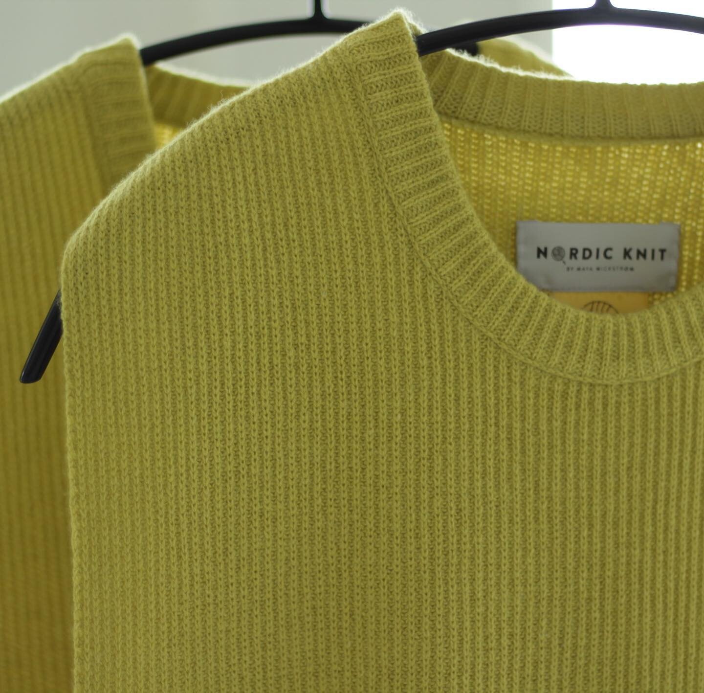 Mere gul! Og rigtig god weekend 👑

#nordicknit #vest #strik #knittersofinstagram #scandinaviandesign #womensknitwear #hygge