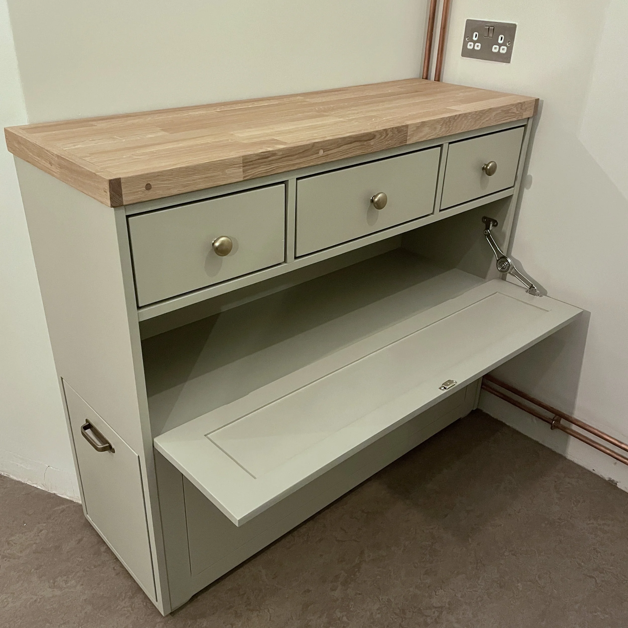  Kitchen sideboard 