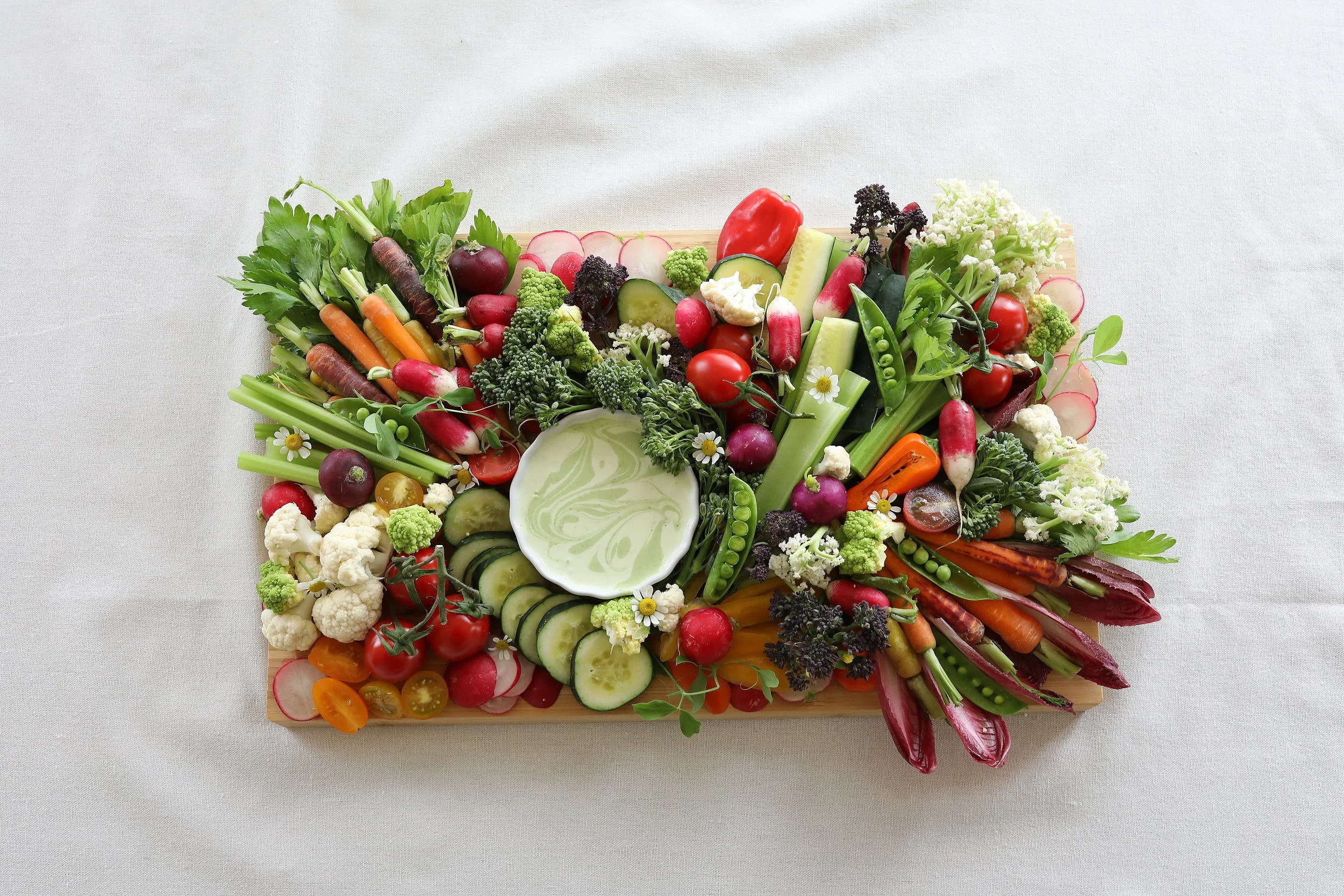 CRUDITÉ BOARD WITH CREAMY HERB DIP
