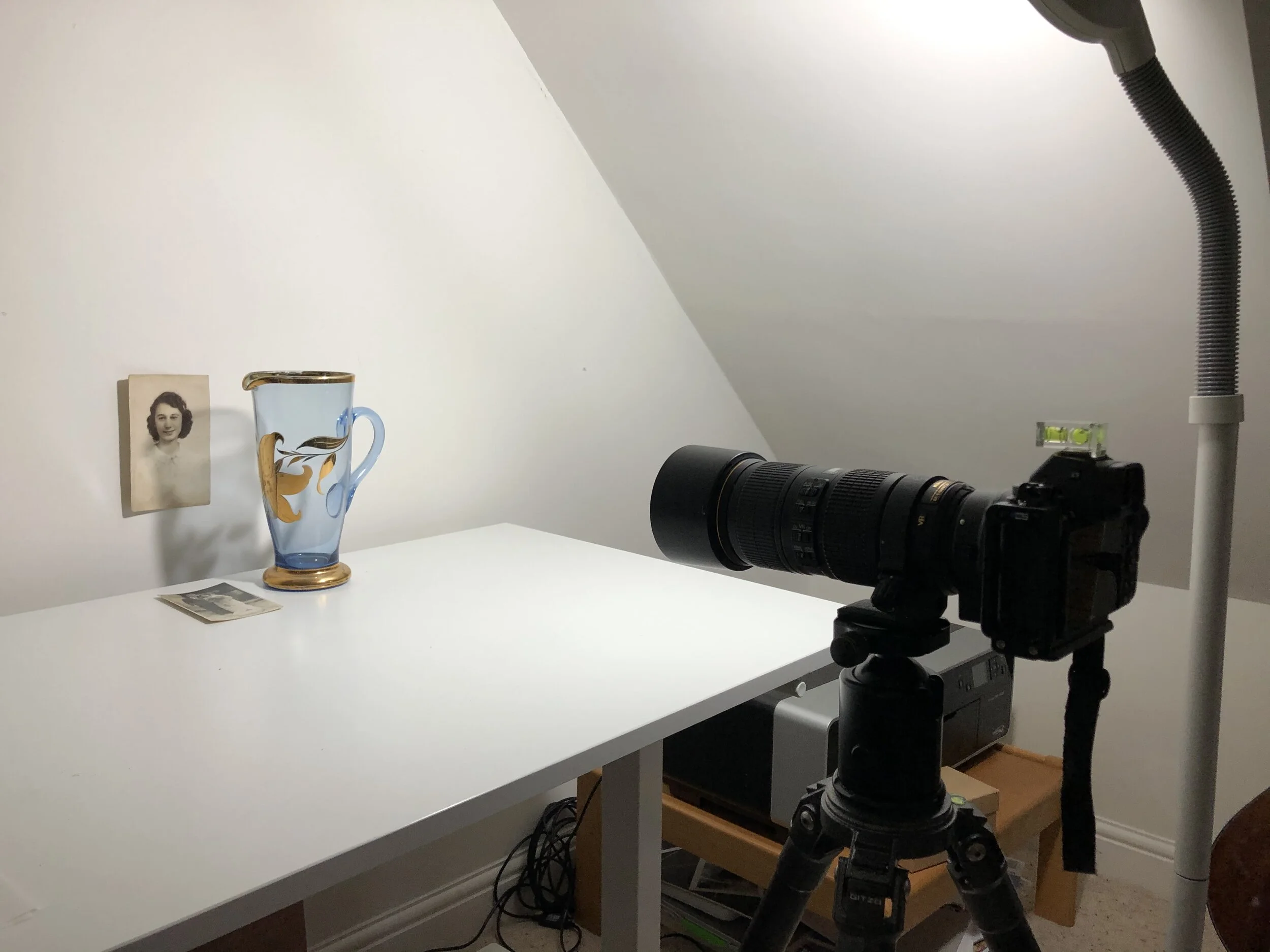 Studio setup to rephotograph artefacts