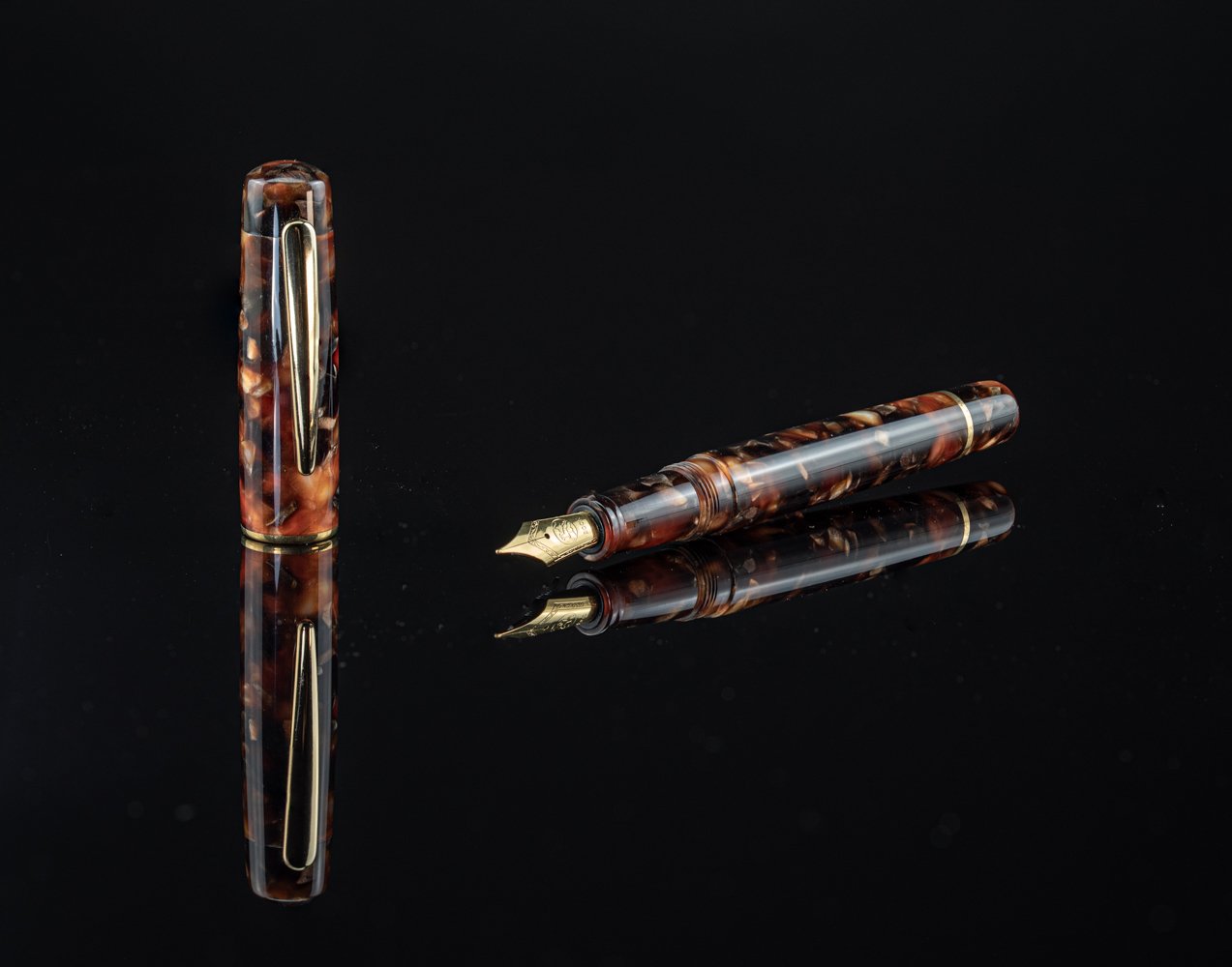 Fountain-Pen-Bracket-Brown -3.jpg