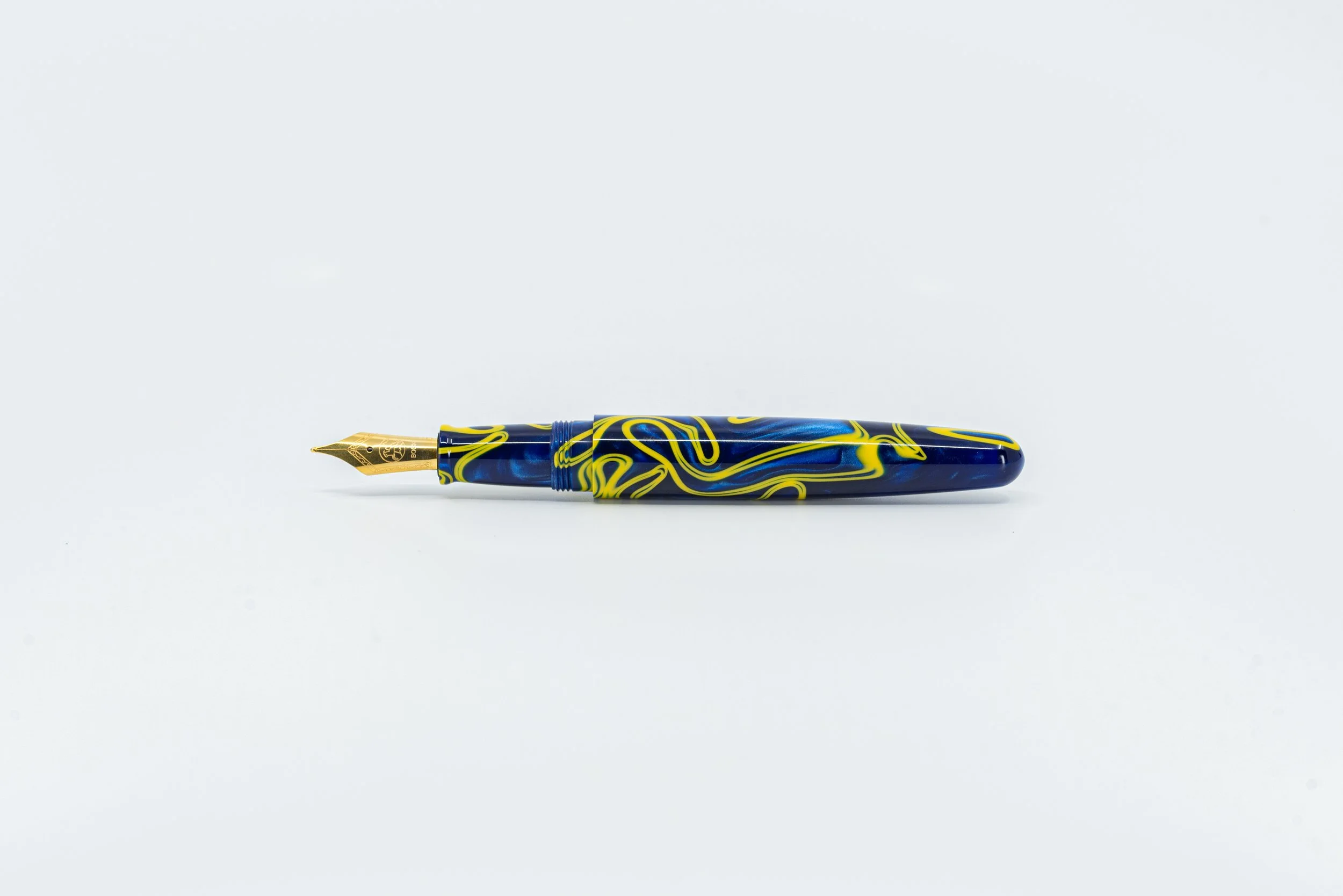 Clyde pen company Veetwo mirror pool fountain pen4.jpg