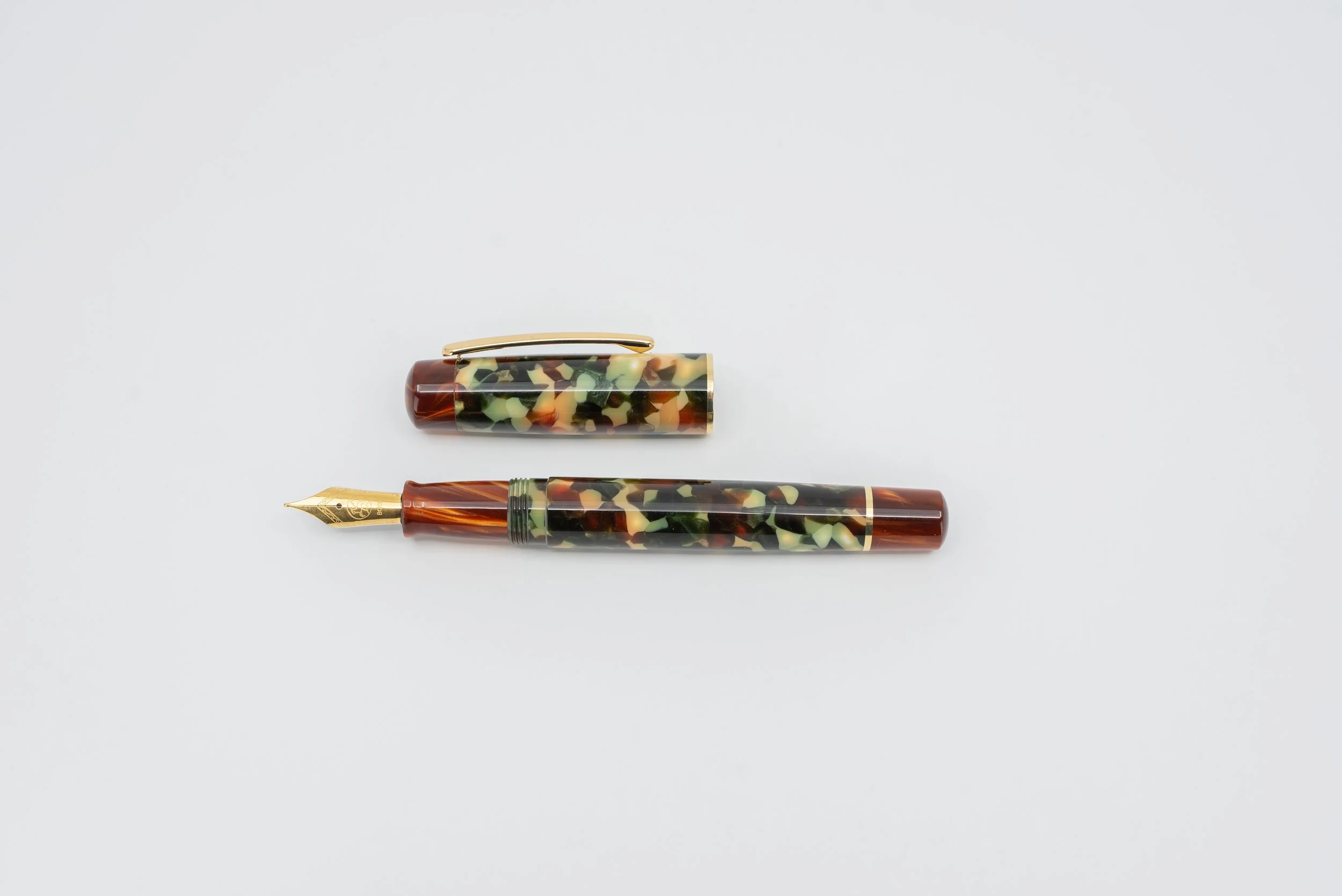 Clyde pen company Traditioanl Conway stewart Coral green and copper pearl fountain pen 3.jpg