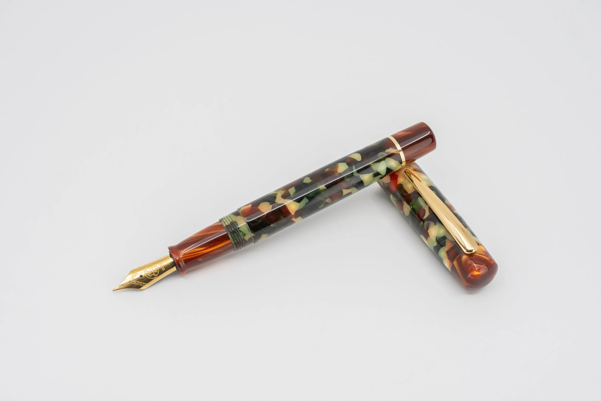 Clyde pen company Traditioanl Conway stewart Coral green and copper pearl fountain pen 2.jpg