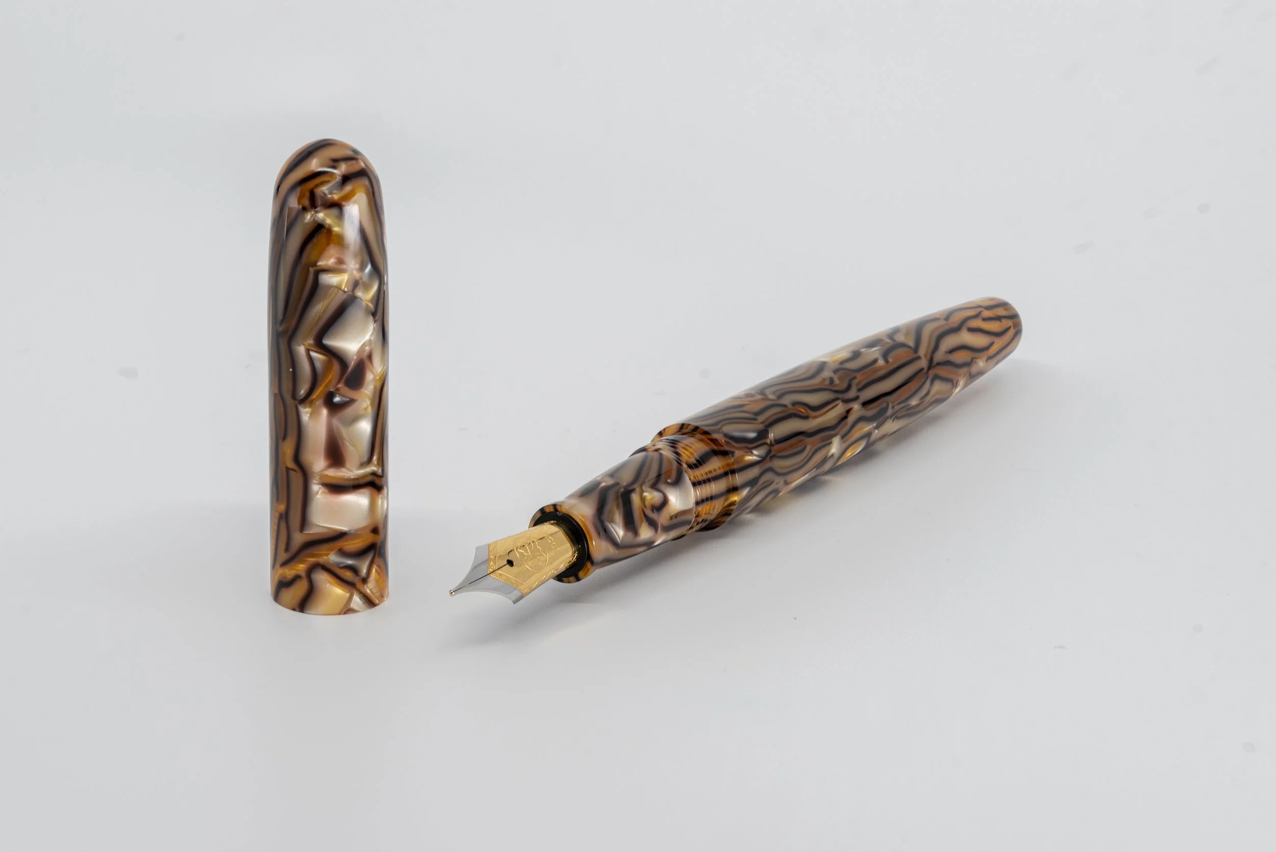 Clyde pen company Tigers eye fountain pen1.jpg