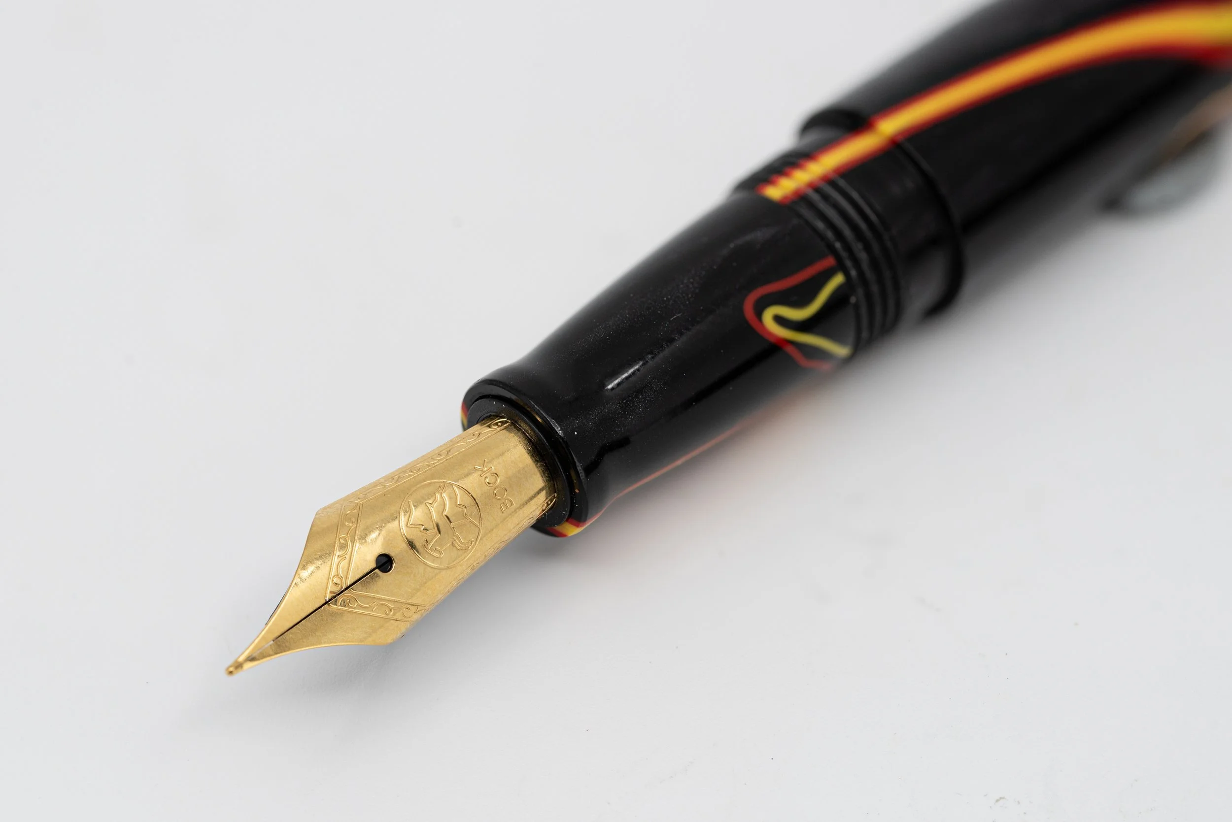 Clyde pen company Veetwo slim firecracker fountain pen 3.jpg