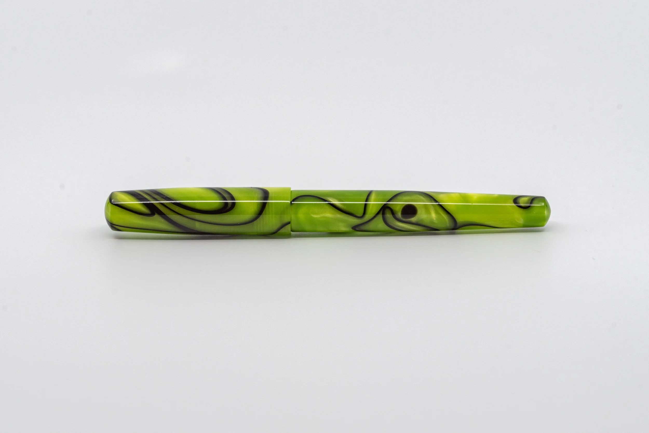 Clyde pen company  toxic green  fountain pen4.jpg