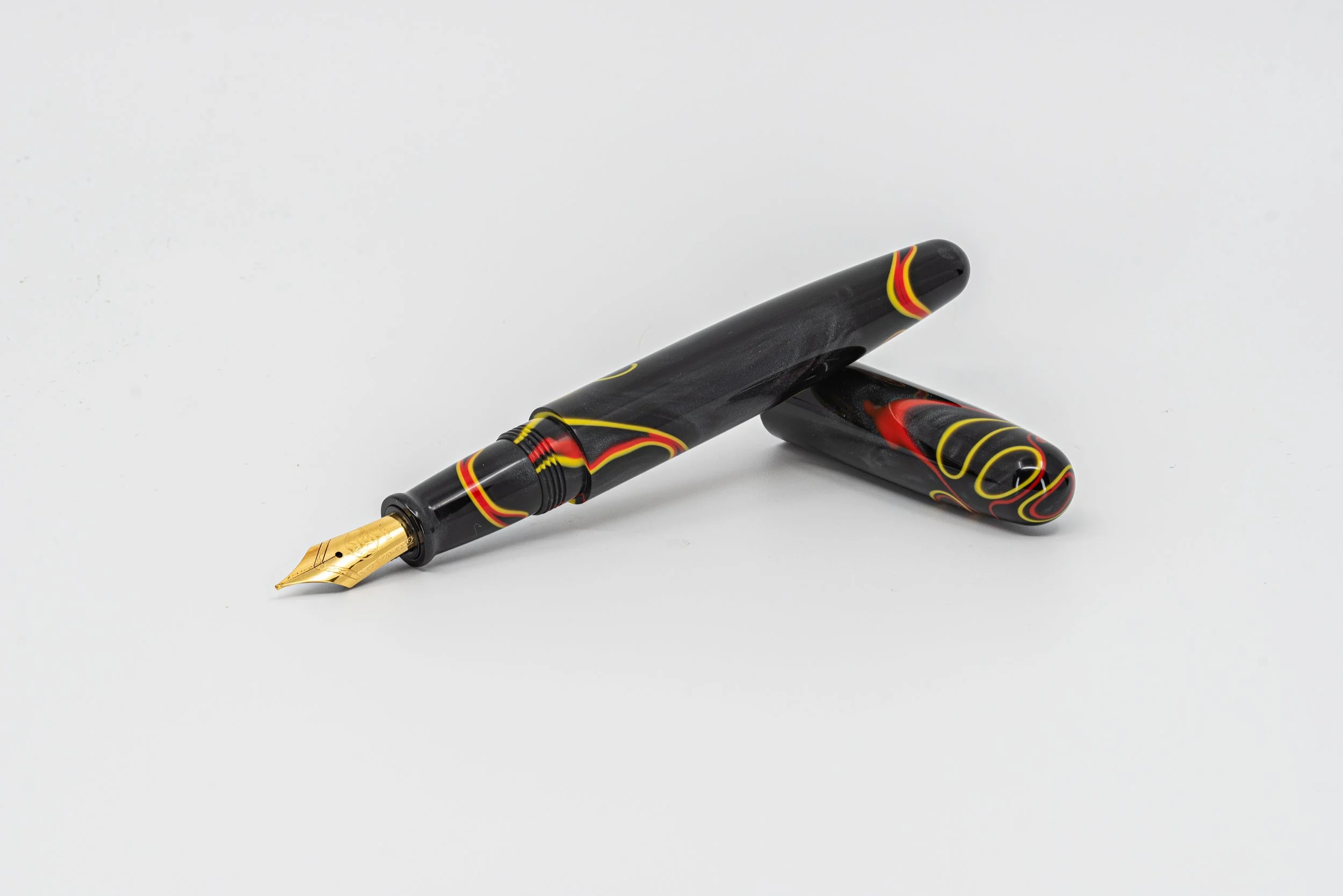 Clyde pen company Cream black Ebonite veetwo clipped foiuntain pen.jpg