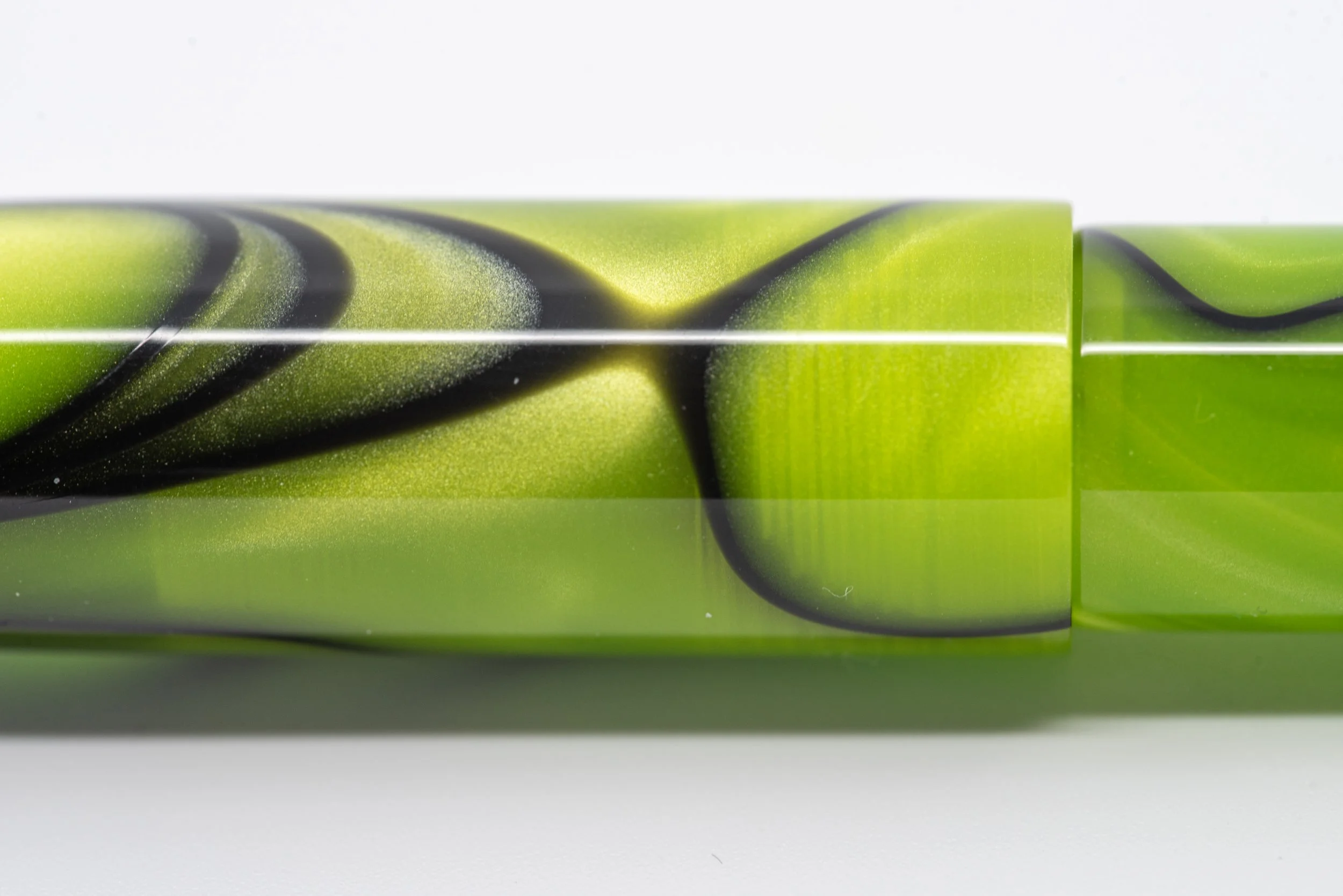 Clyde pen company  toxic green  fountain pen5.jpg