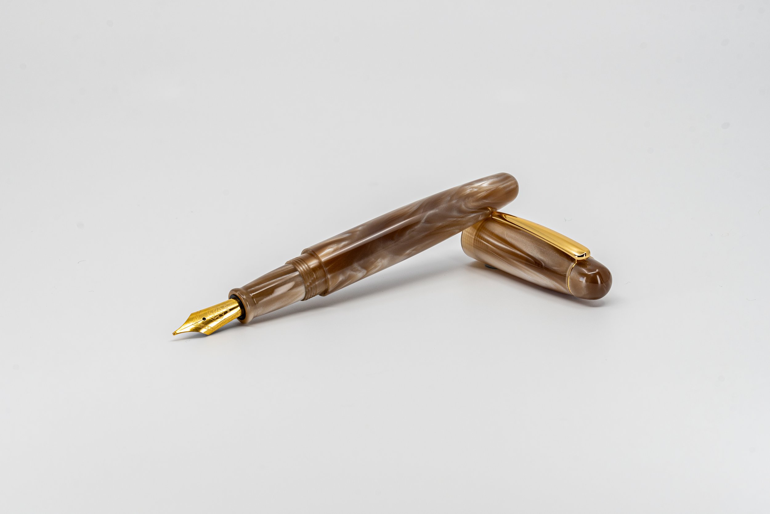 Clyde pen company Veetwo clipped cafe au lait fountain pen5.jpg