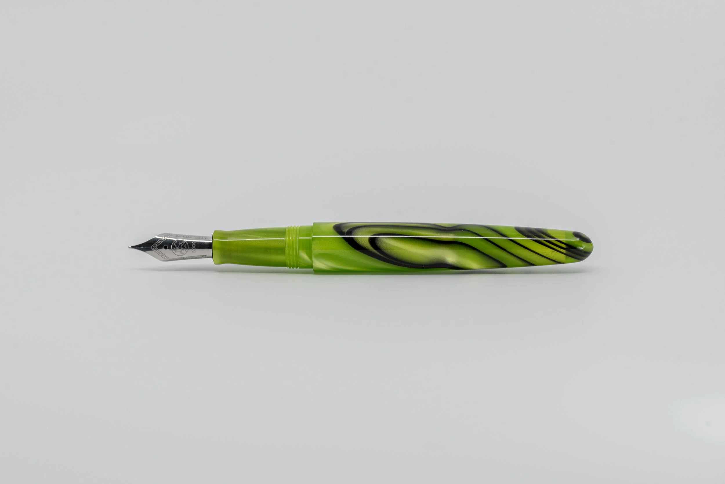 Clyde pen company Toxic green fountain pen4.jpg