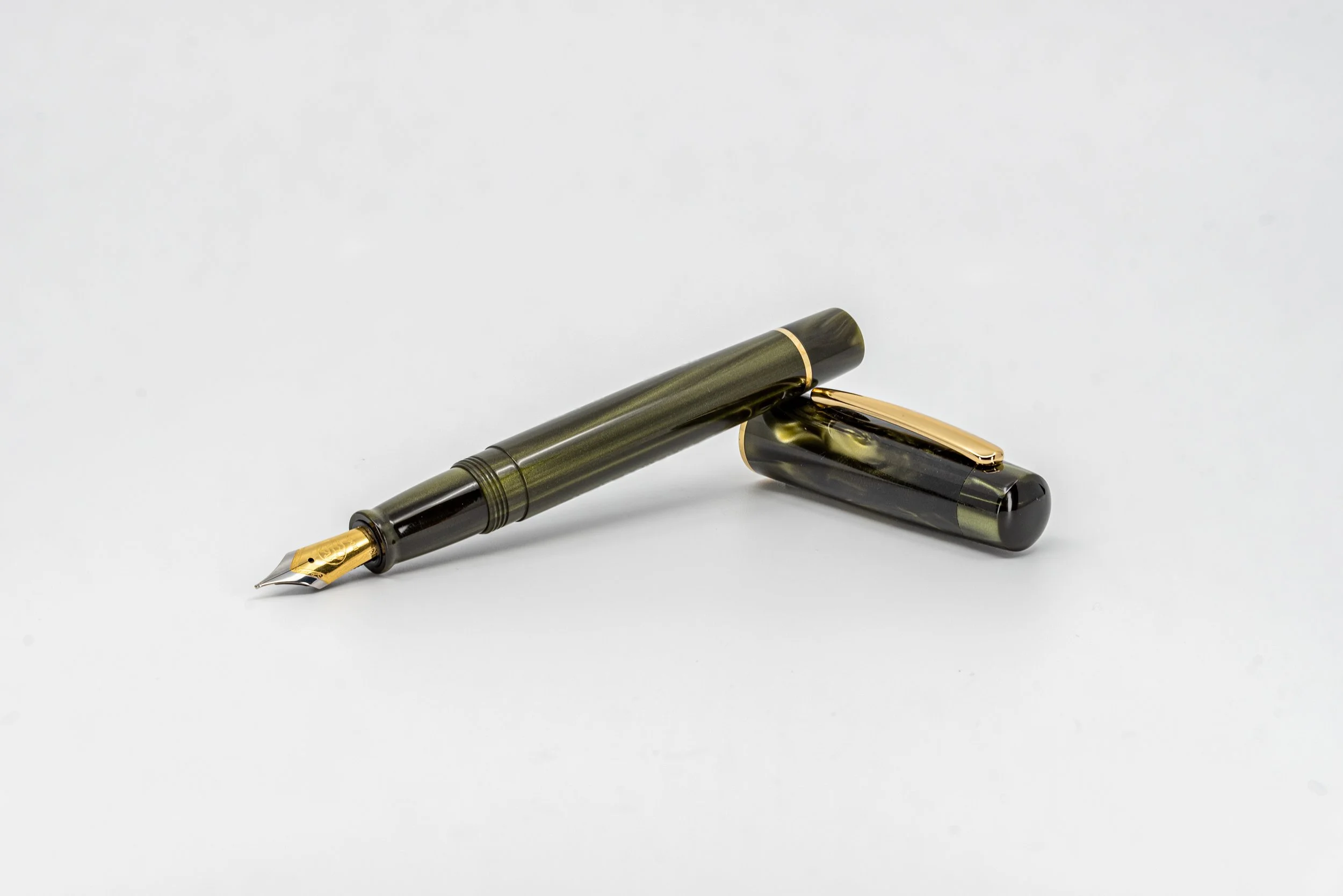 Clyde pen company Traditional green venom fountain pen.jpg