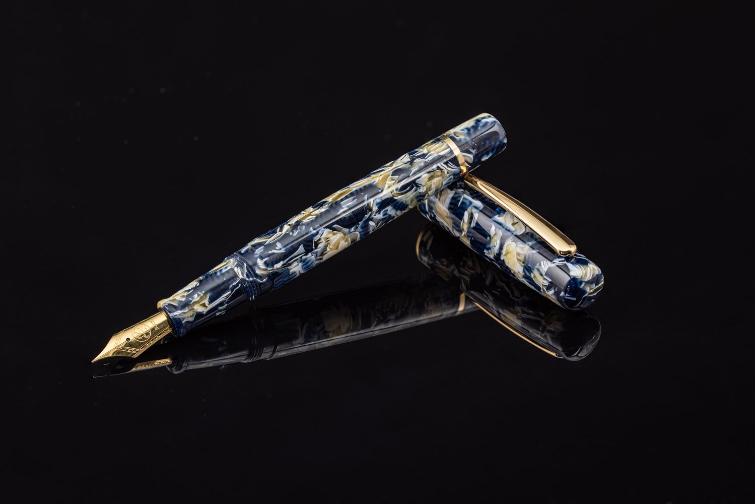 Fountain-Pen-Bracket-Brown -1.jpg