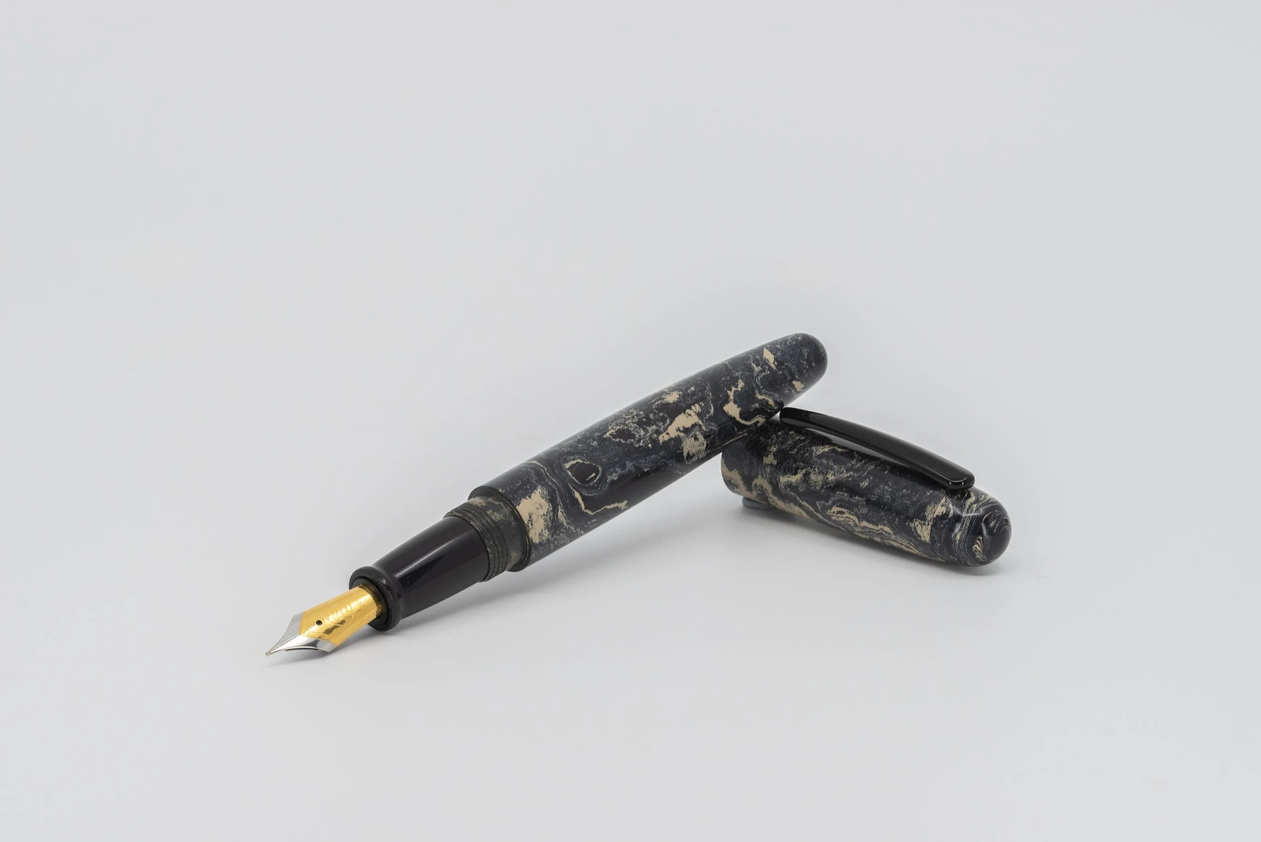 Clyde pen company Cream black Ebonite veetwo clipped foiuntain pen3.jpg