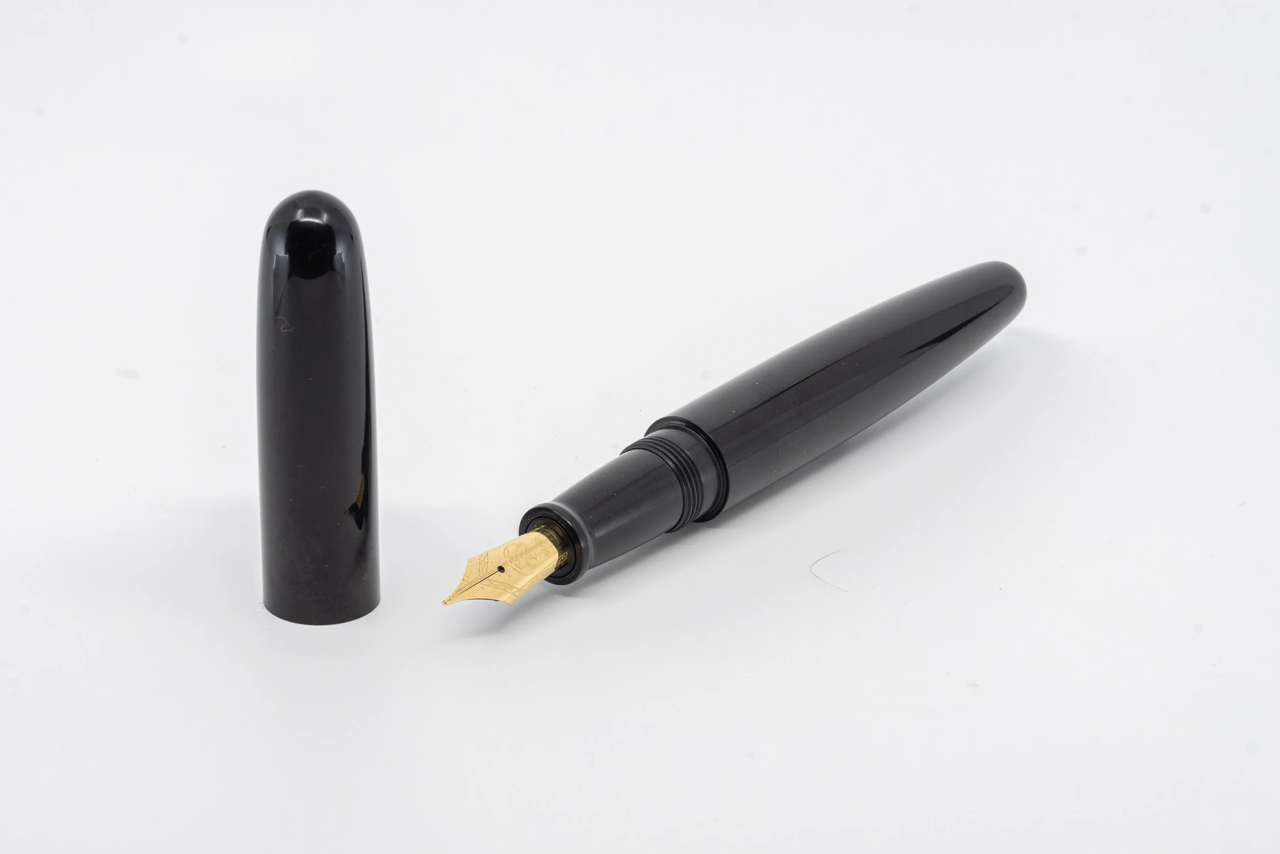 Clyde pen company veetwo classic black ebonite fountain1.jpg