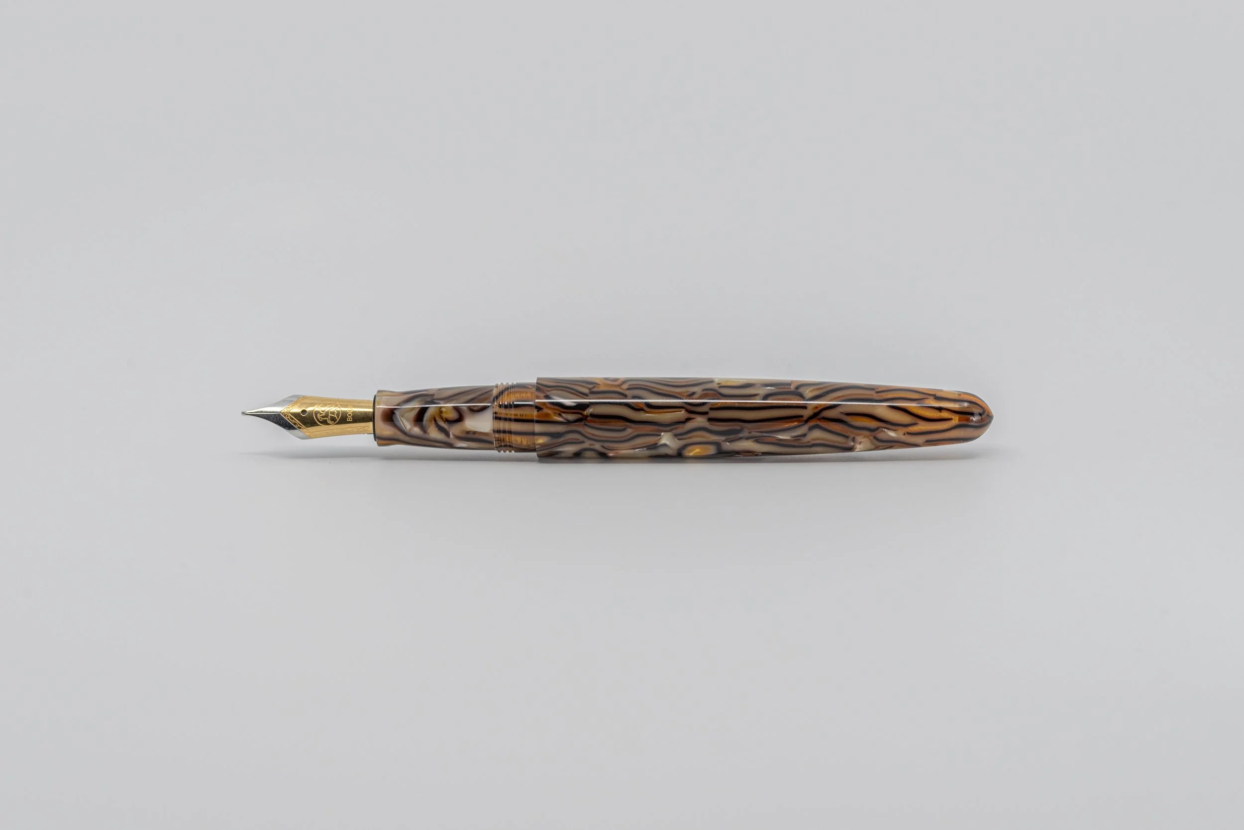 Clyde pen company Tigers eye fountain pen3.jpg