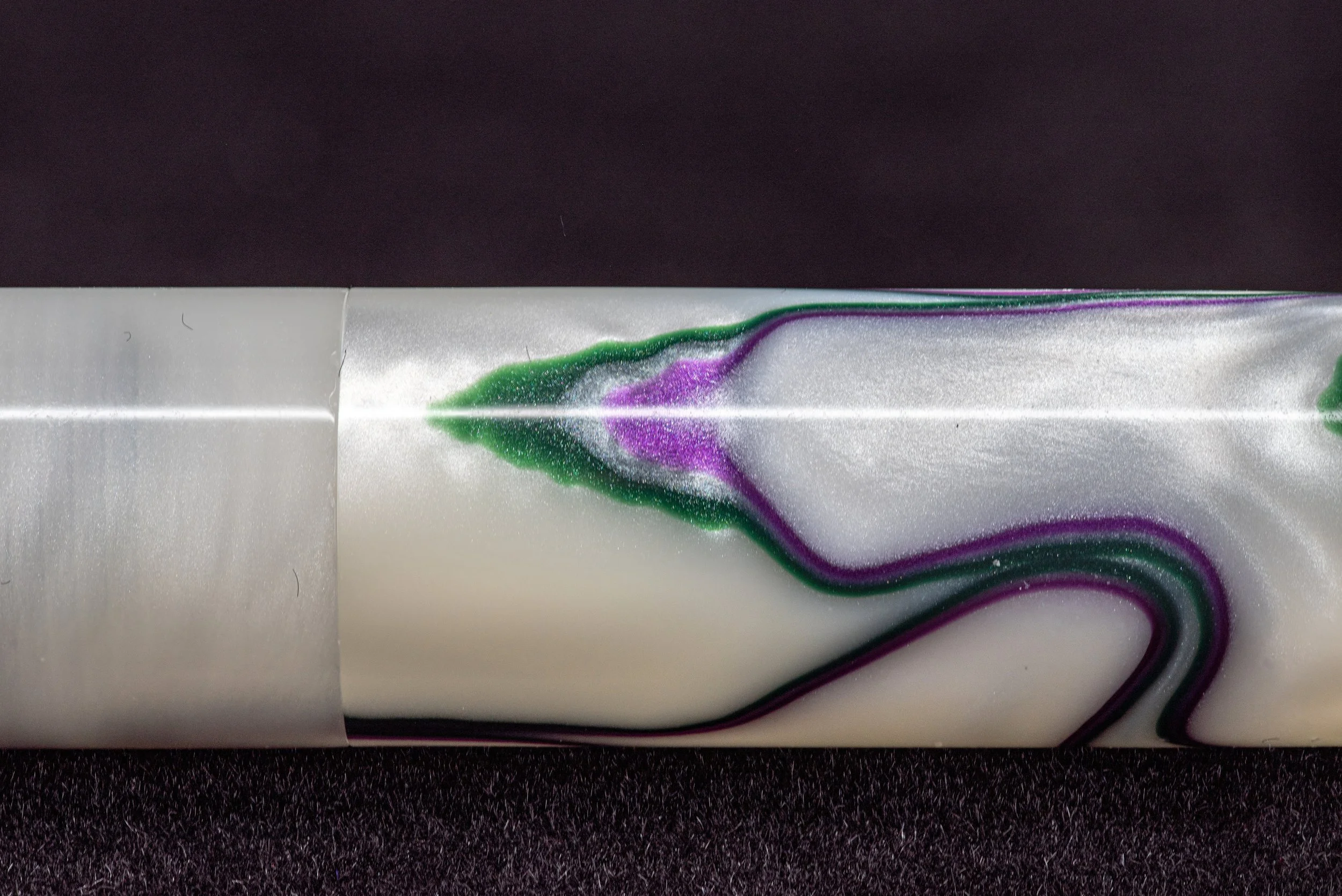 Clyde pen company Veetwo slim orchid fountain pen1.jpg