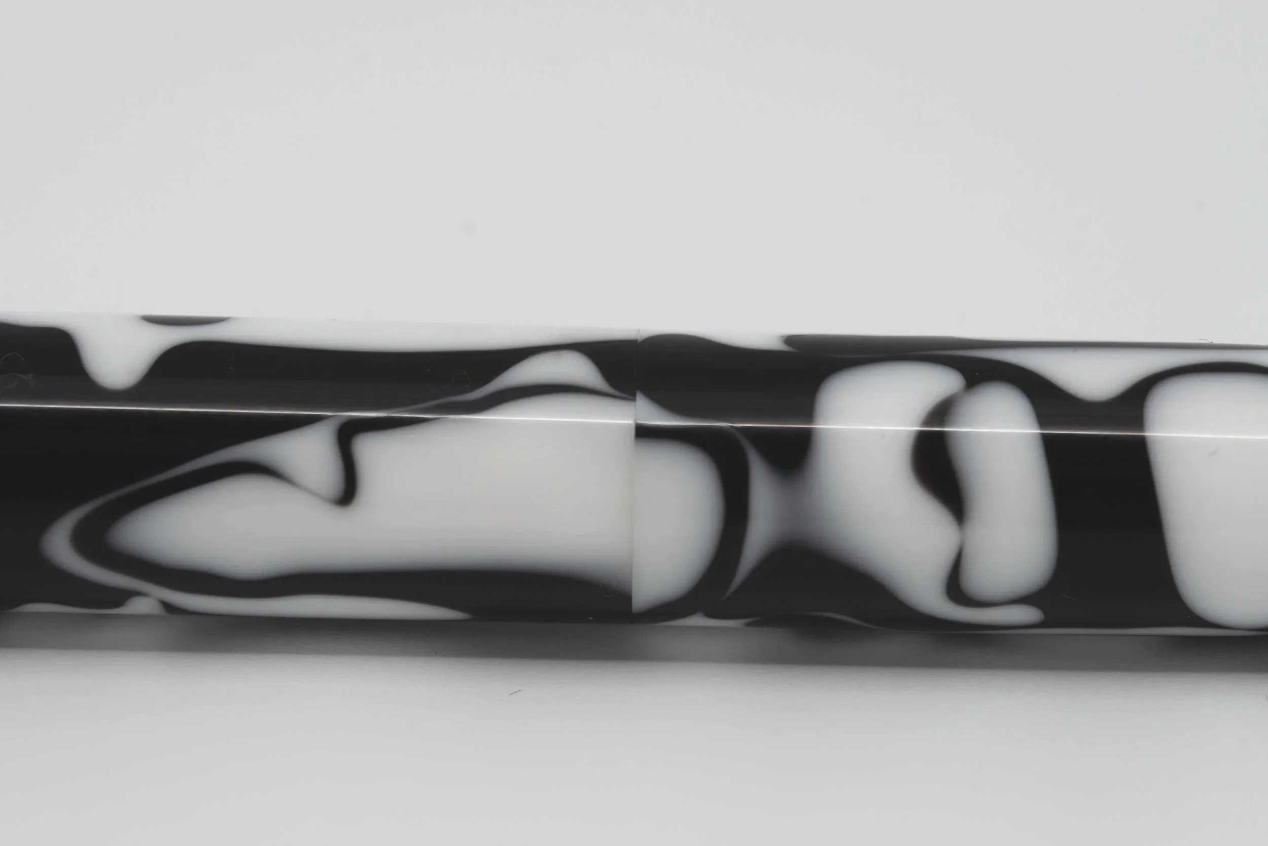 Clyde+pen+company+Veetwo+slim+Orca+fountain+pen.jpg