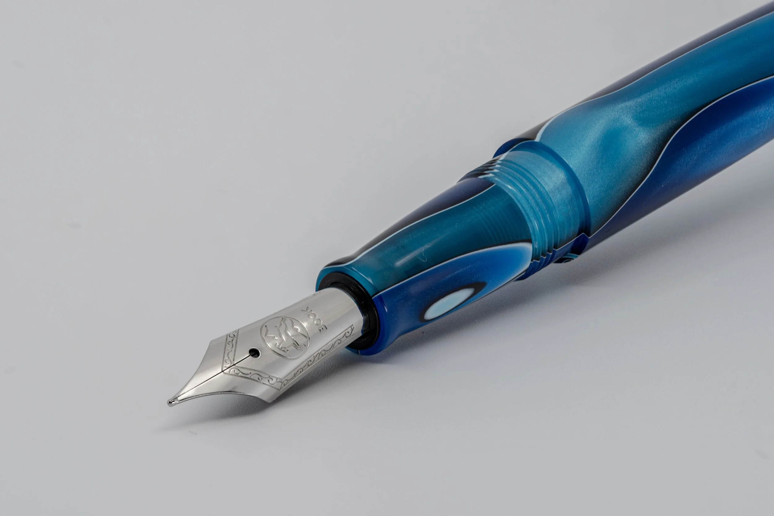 Clyde pen company Veetwo slim Antartica fountain pen2.jpg