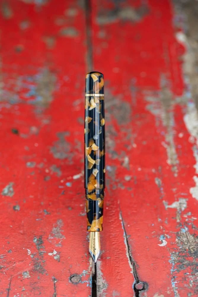 Clyde pen company -Traditional Fountain pen - Conway Stewart Honey noir 356-1.jpg