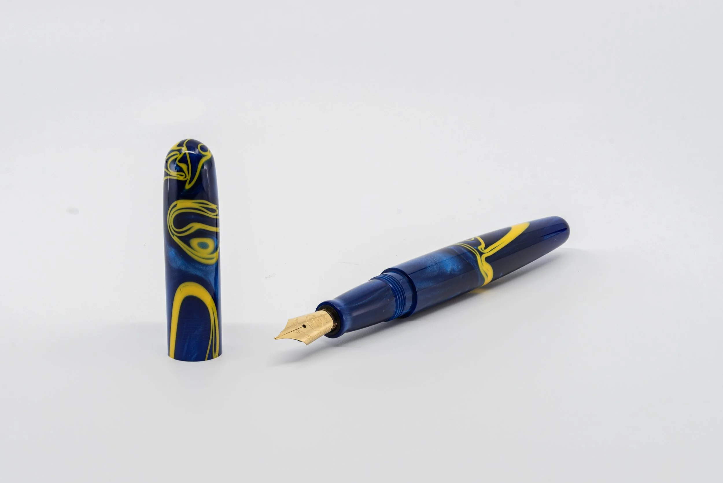 Clyde pen company Veetwo slim Mirror pool fountain pen1.jpg