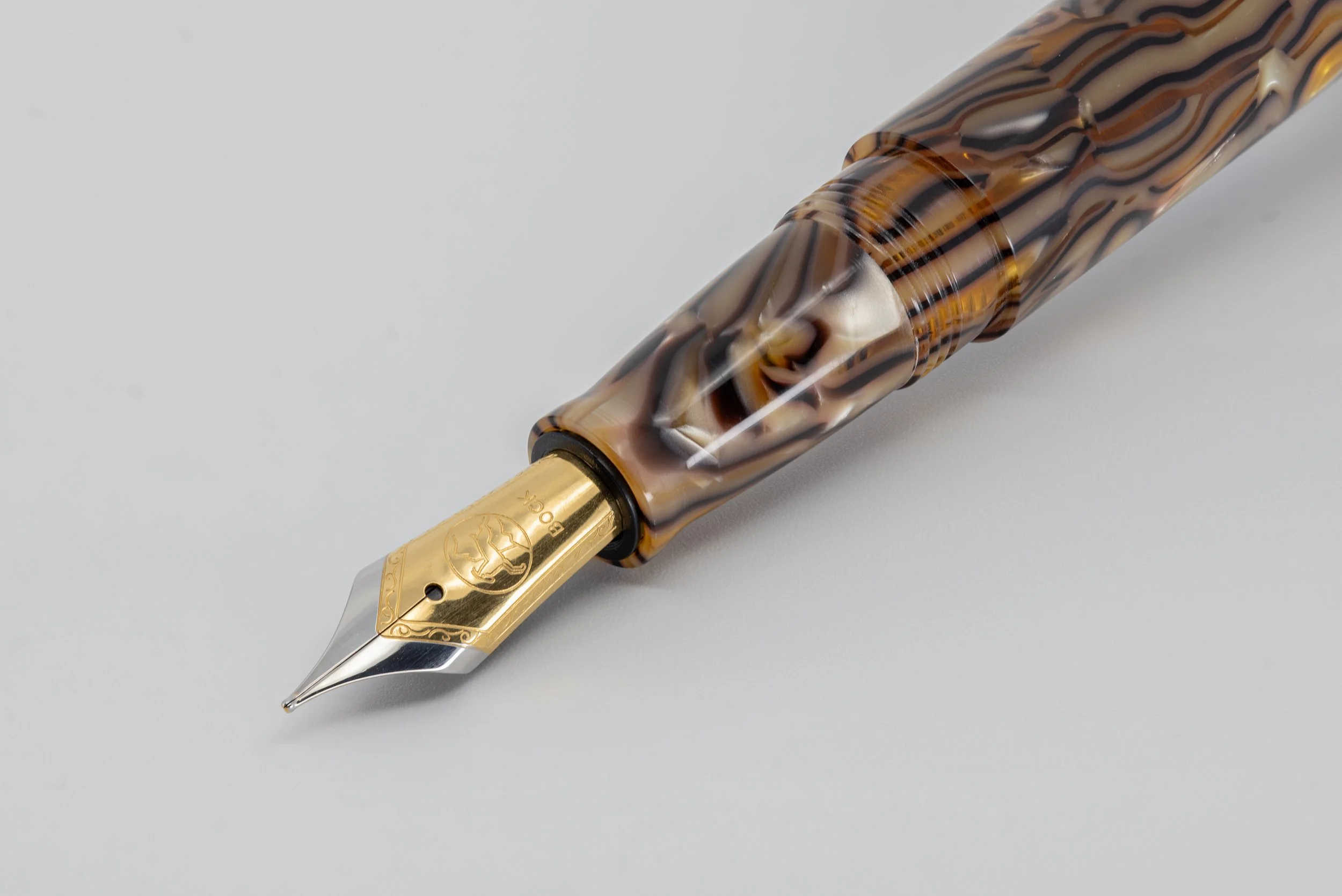 Clyde pen company Tigers eye fountain pen2.jpg