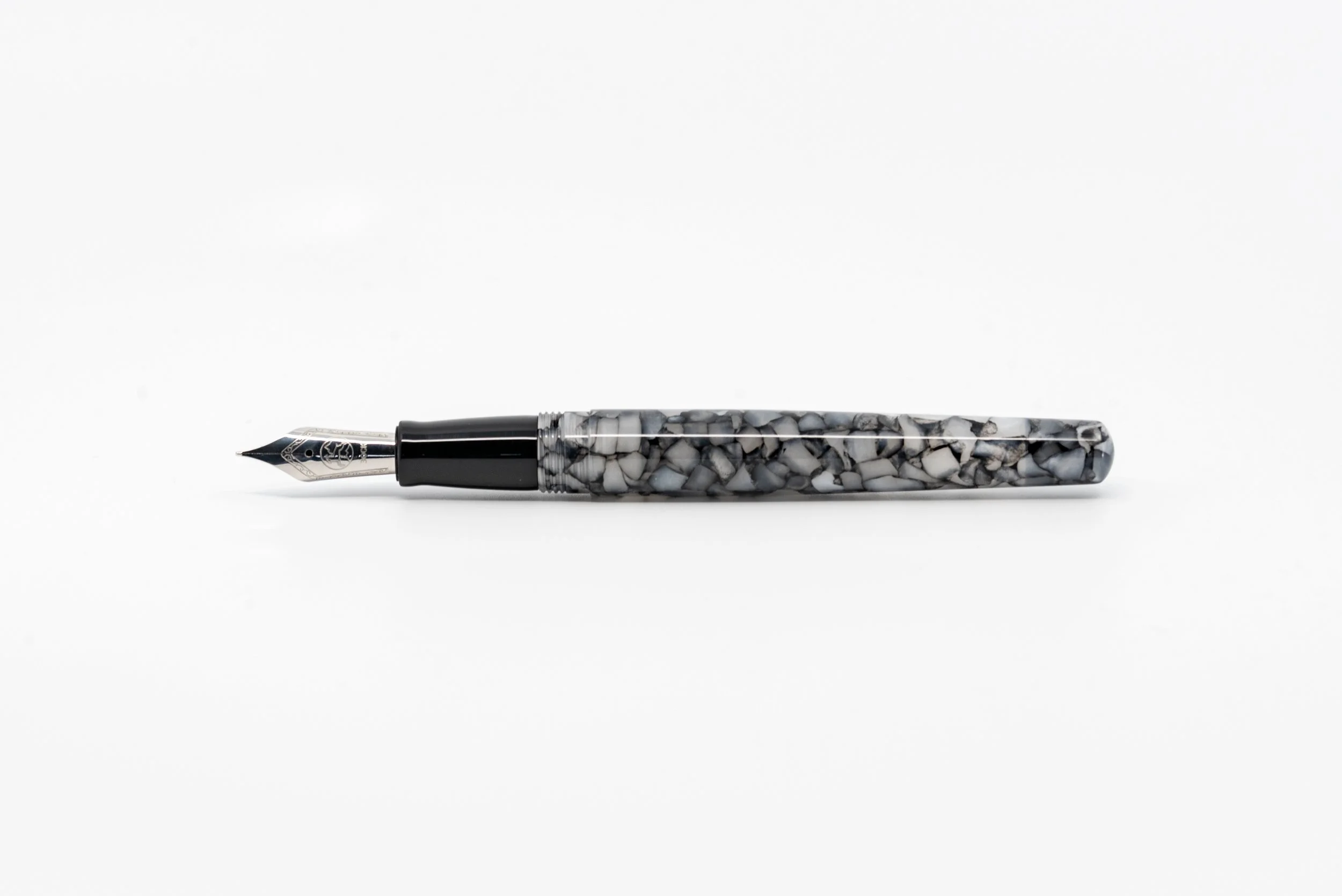 Clyde pen company Crush black  fountain pen3.jpg
