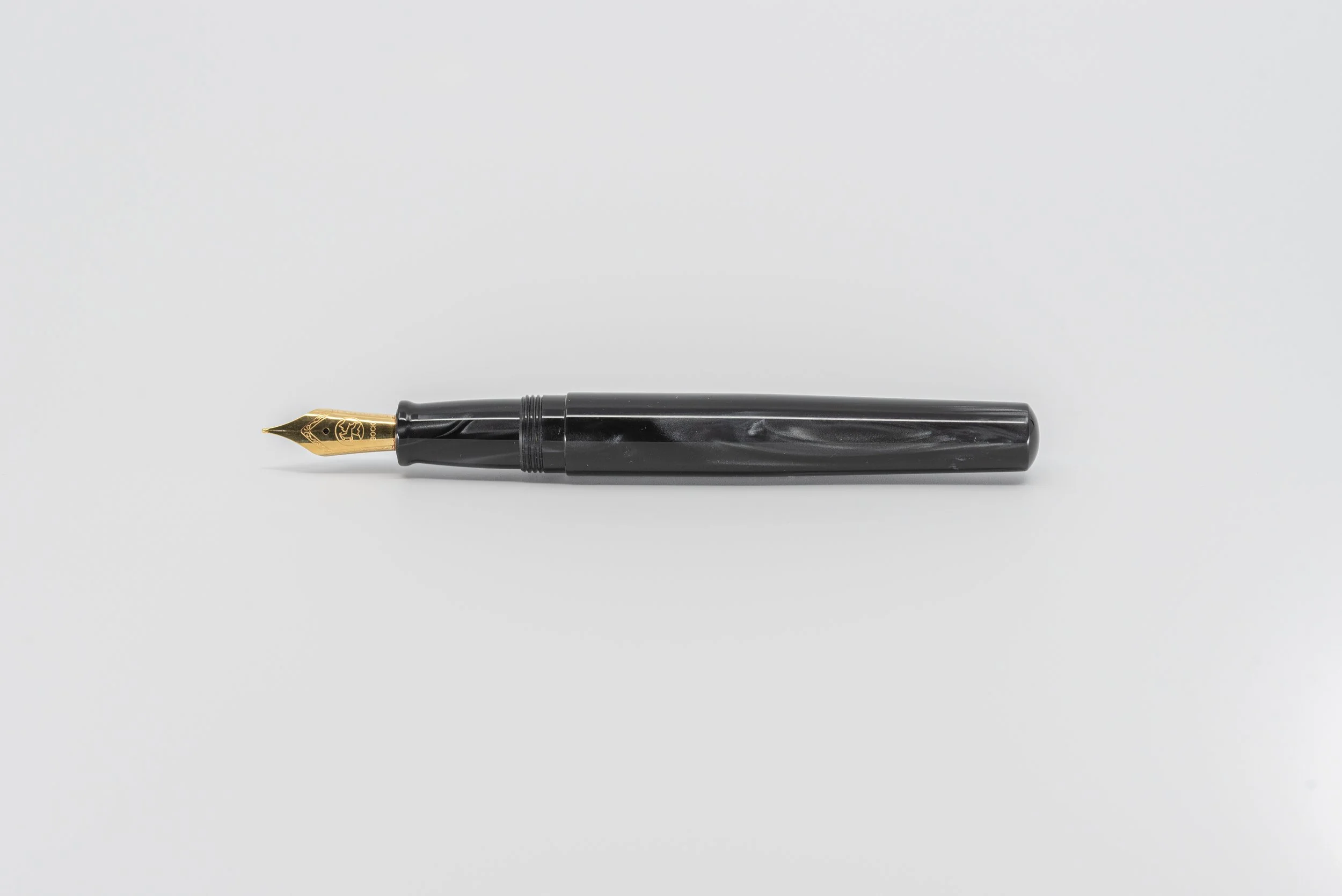 Clyde pen company Black mother of Pearl fountain pen 3.jpg