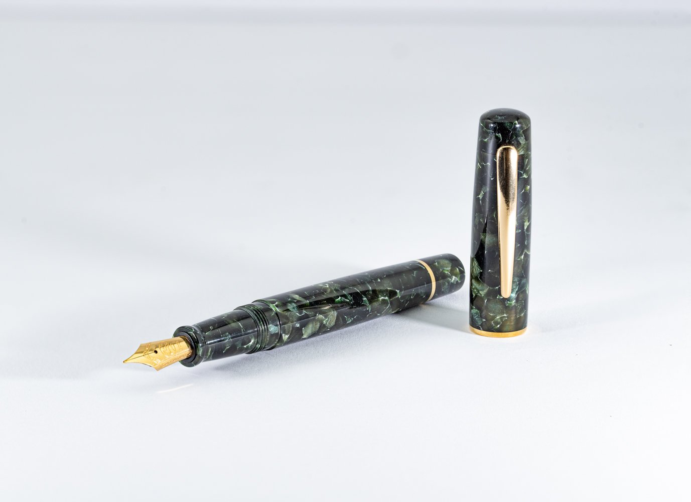 Fountain-Pen-Conway Stewart Classic green 11-1.jpg