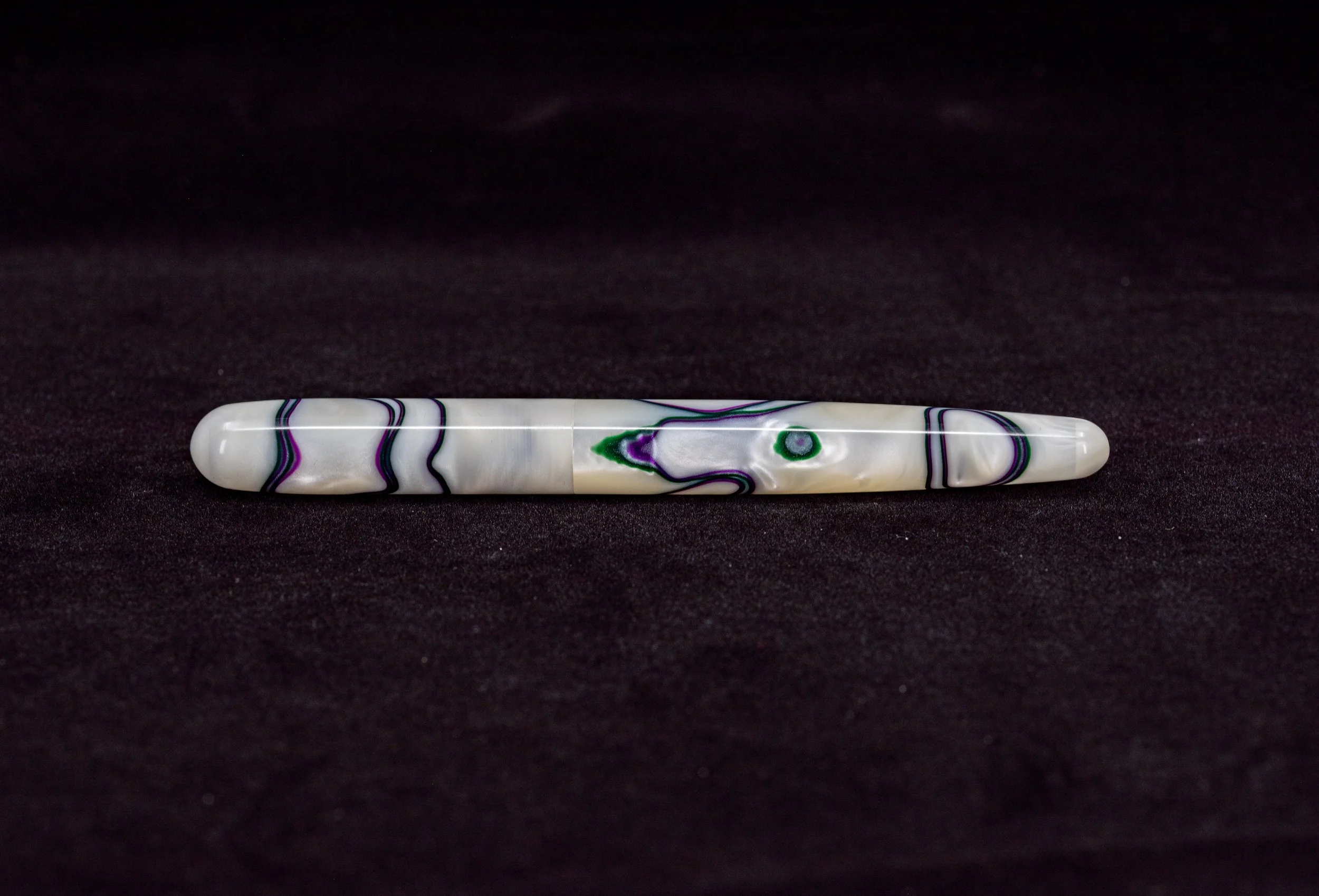 Clyde pen company Veetwo slim orchid fountain pen 4.jpg