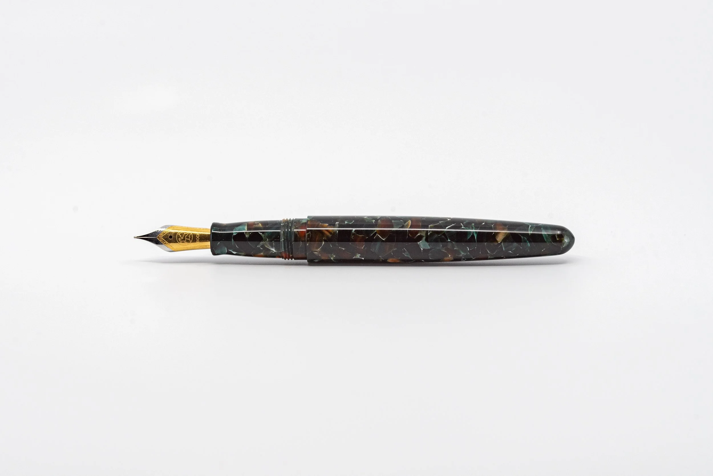 Clyde pen company CS Pistachio kelp fountain pen3.jpg