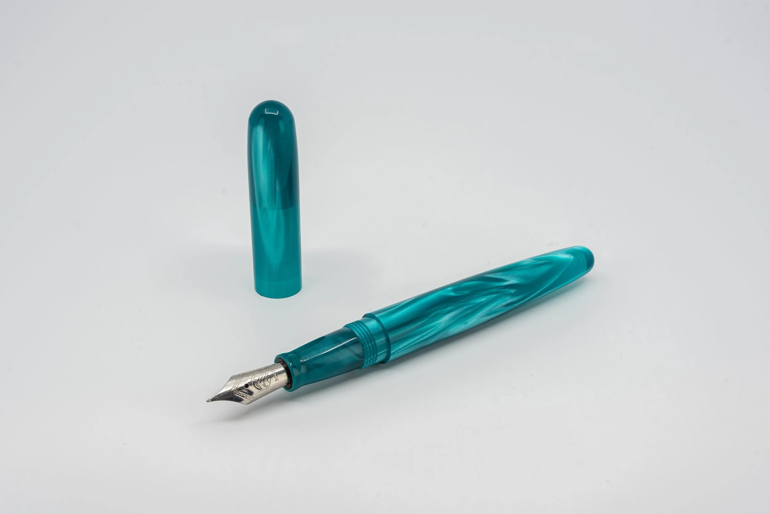Clyde pen company Veetwo slim Teal fountain pen 1.jpg