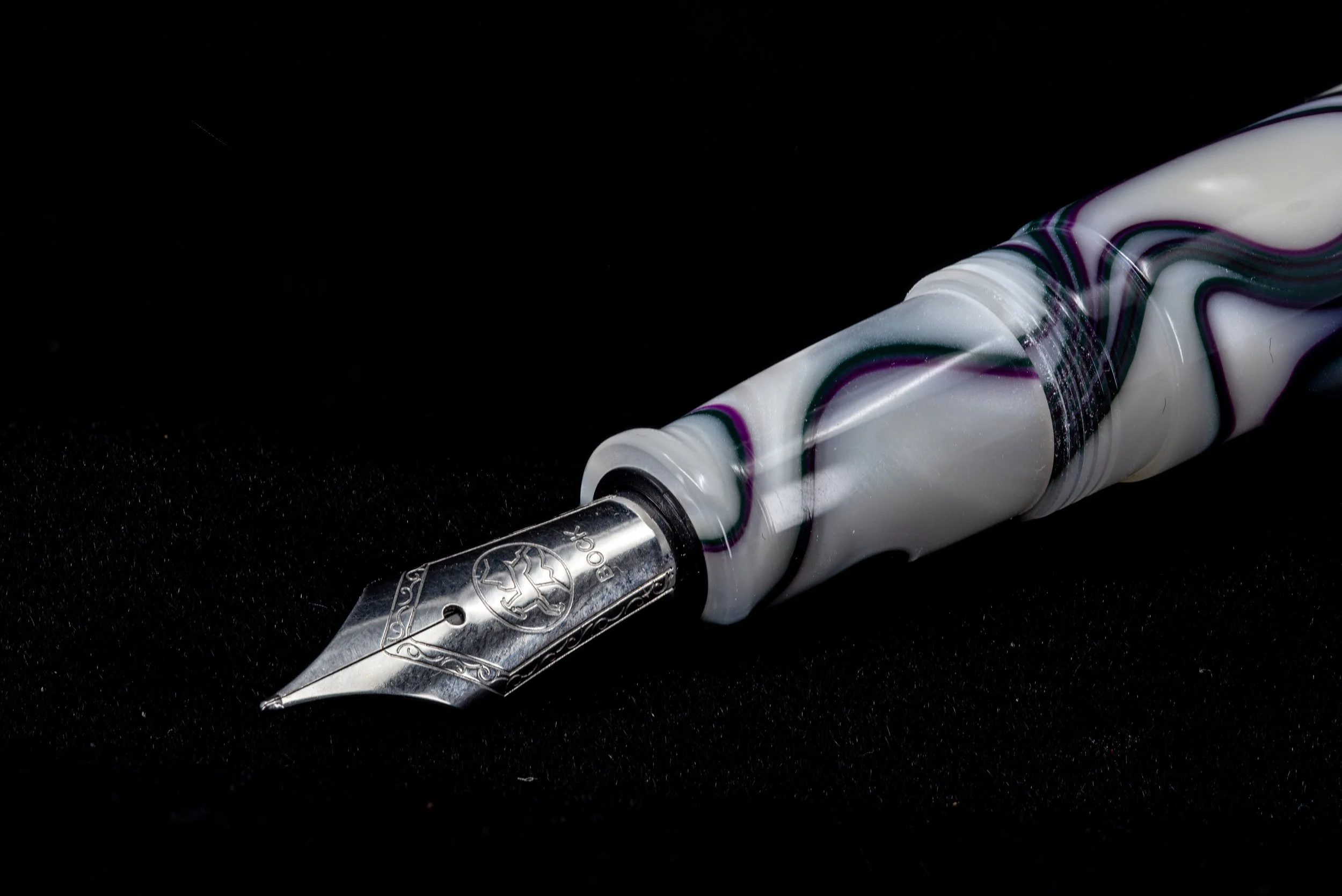 Clyde pen company Omni Orchid fountain pen1.jpg