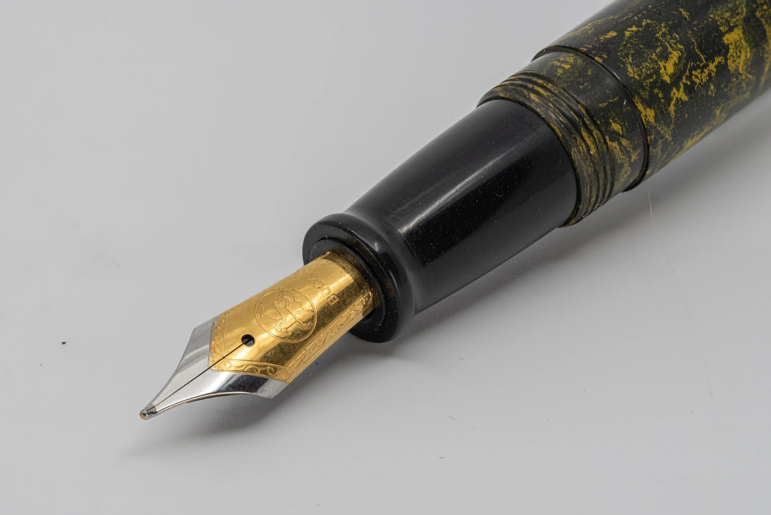 Clyde pen company Traditional Yellow and Black Ebonite fountain pen 11.jpg