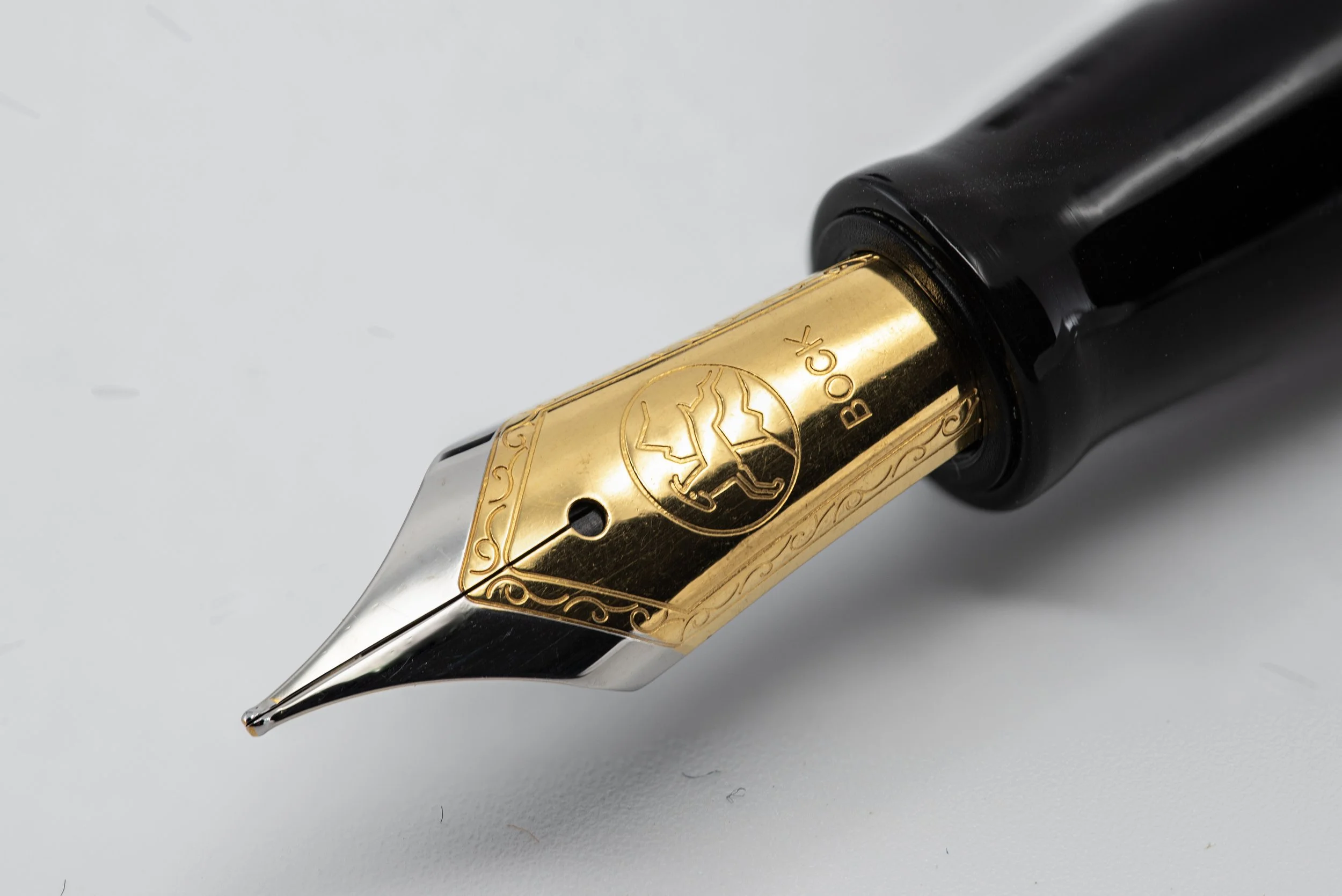 Clyde pen company black mother of pearl fountain pen3.jpg