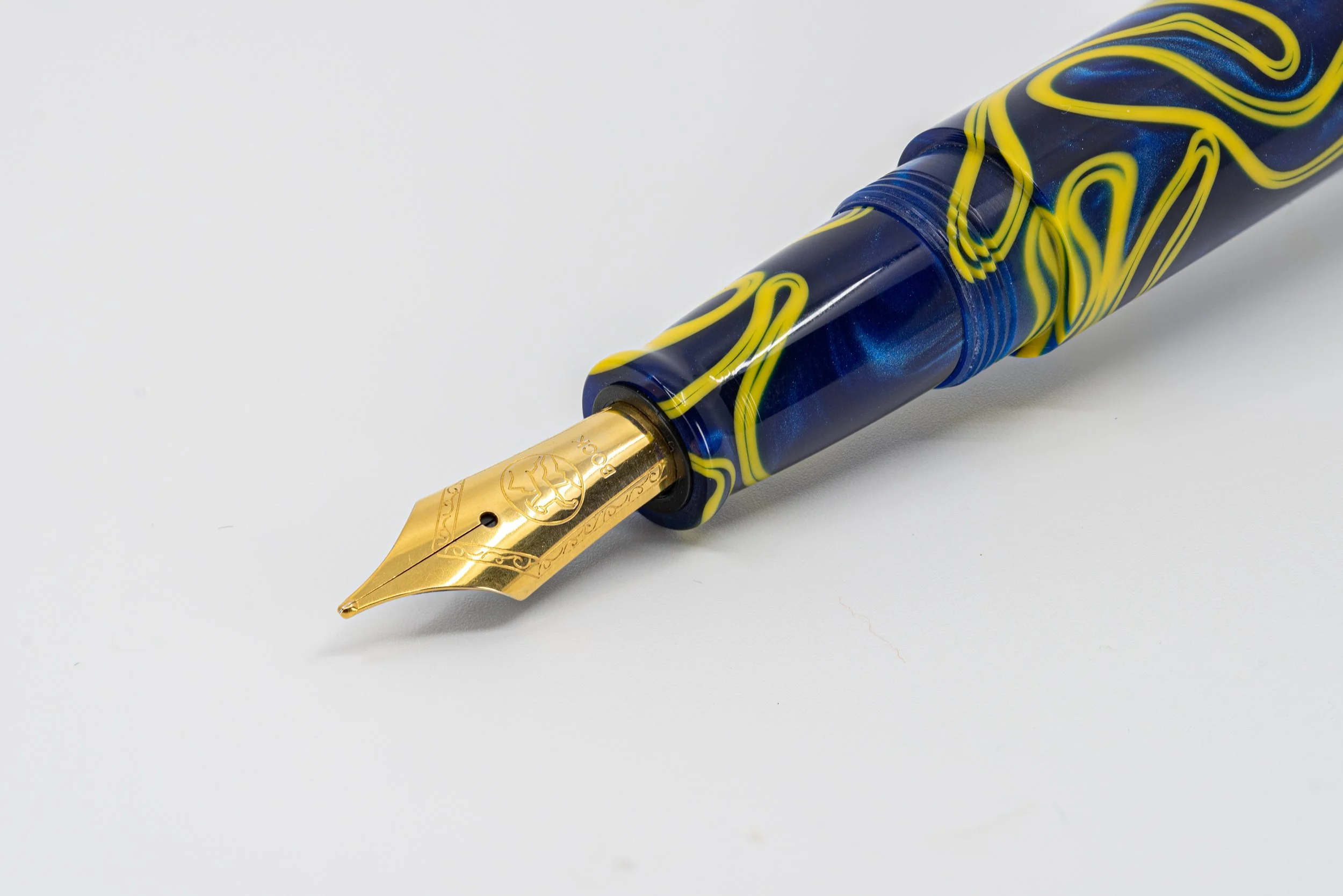 Clyde pen company Veetwo mirror pool fountain pen2.jpg