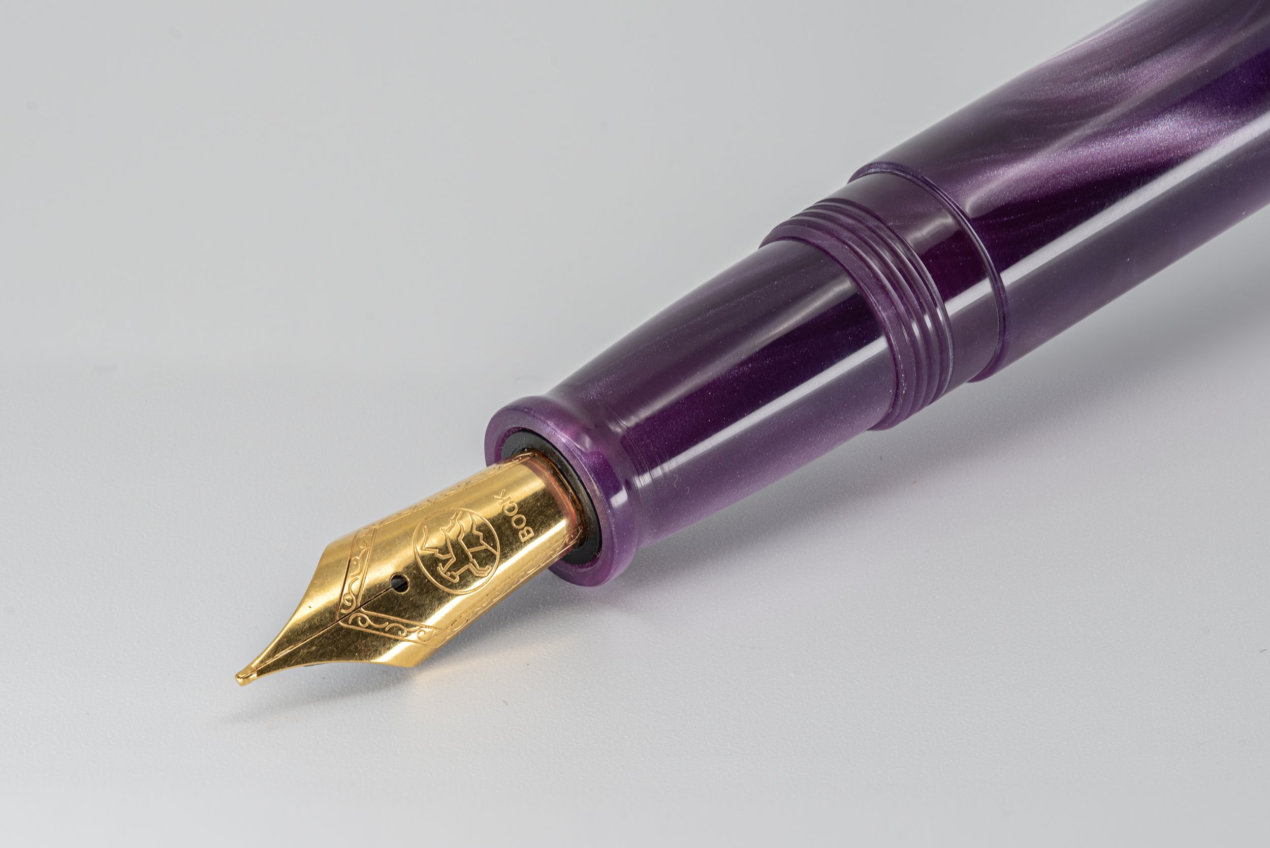 Clyde pen company Lavender Pearl fountain pen 2.jpg