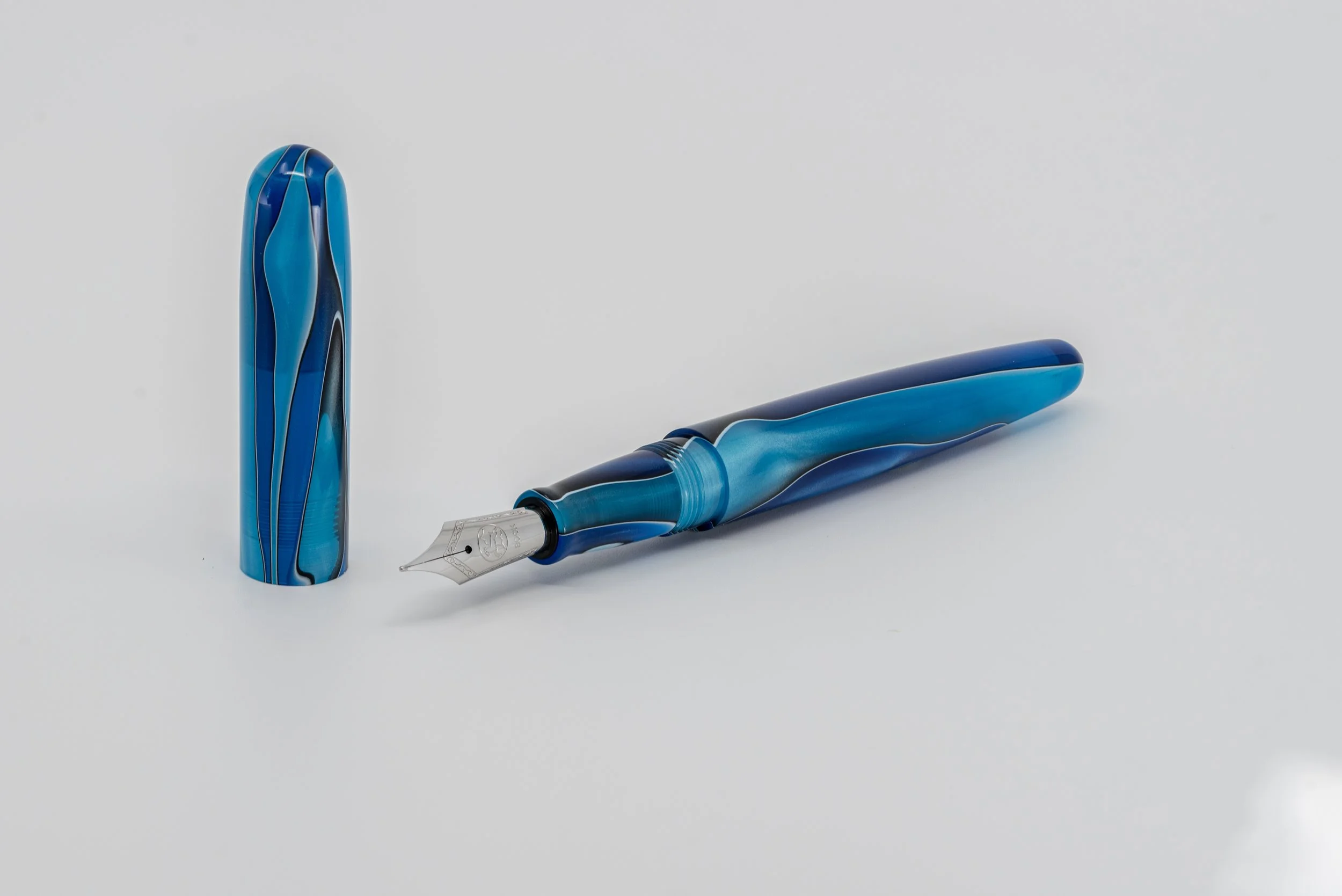 Clyde pen company Veetwo slim Antartica fountain pen1.jpg