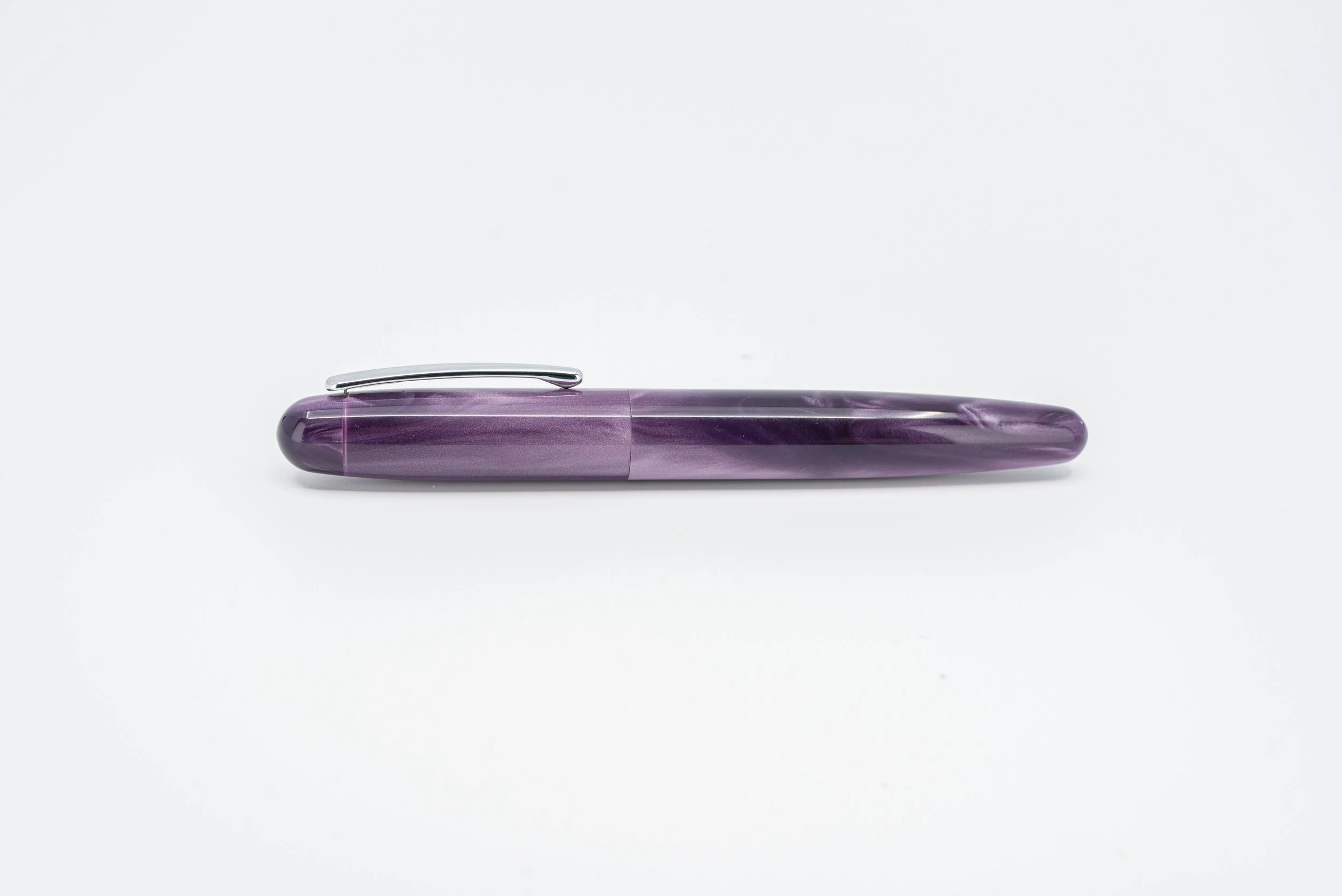 Clyde pen company Veetwo clipped Lavender fountain pen 6.jpg