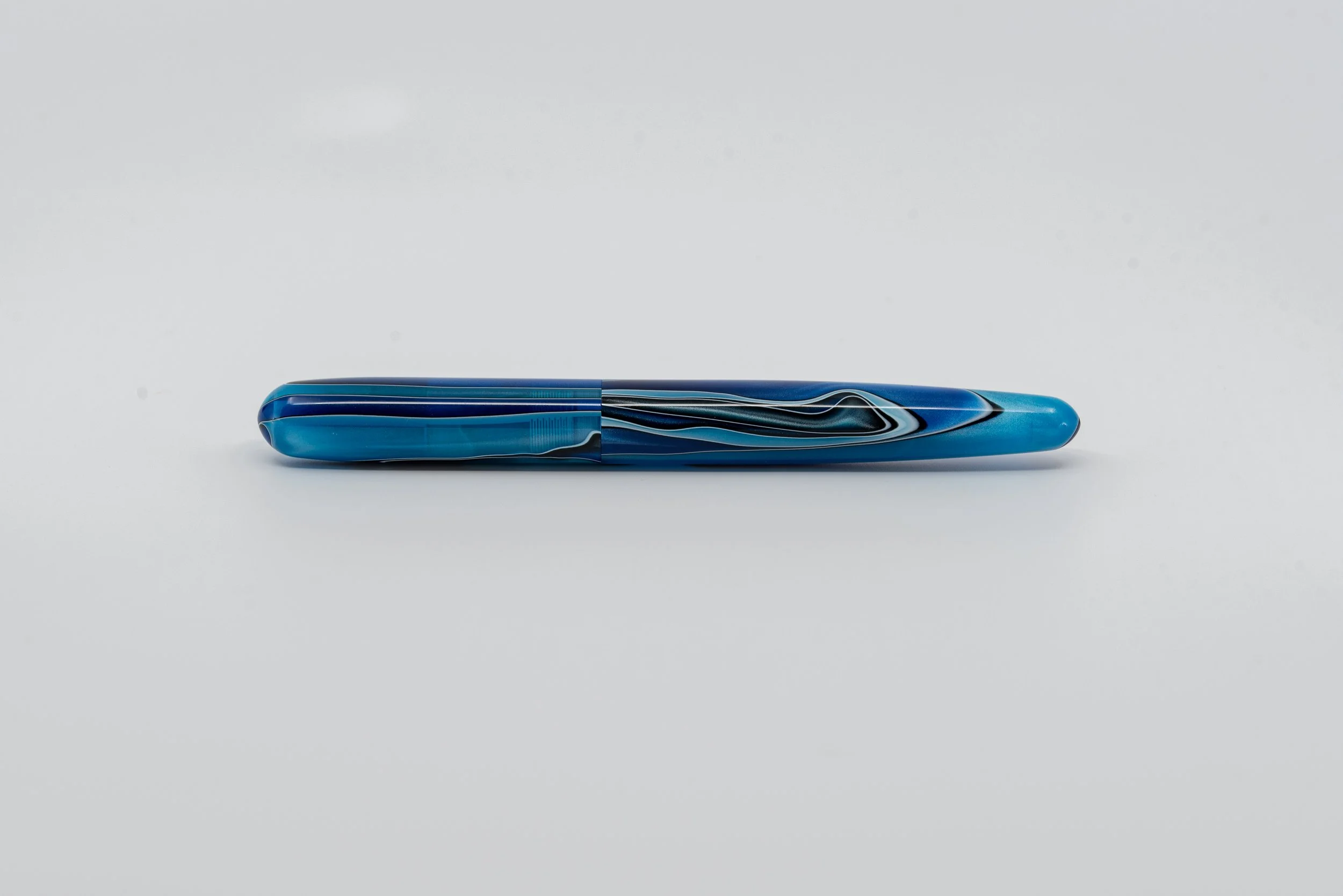 Clyde pen company Veetwo slim Antartica fountain pen4.jpg