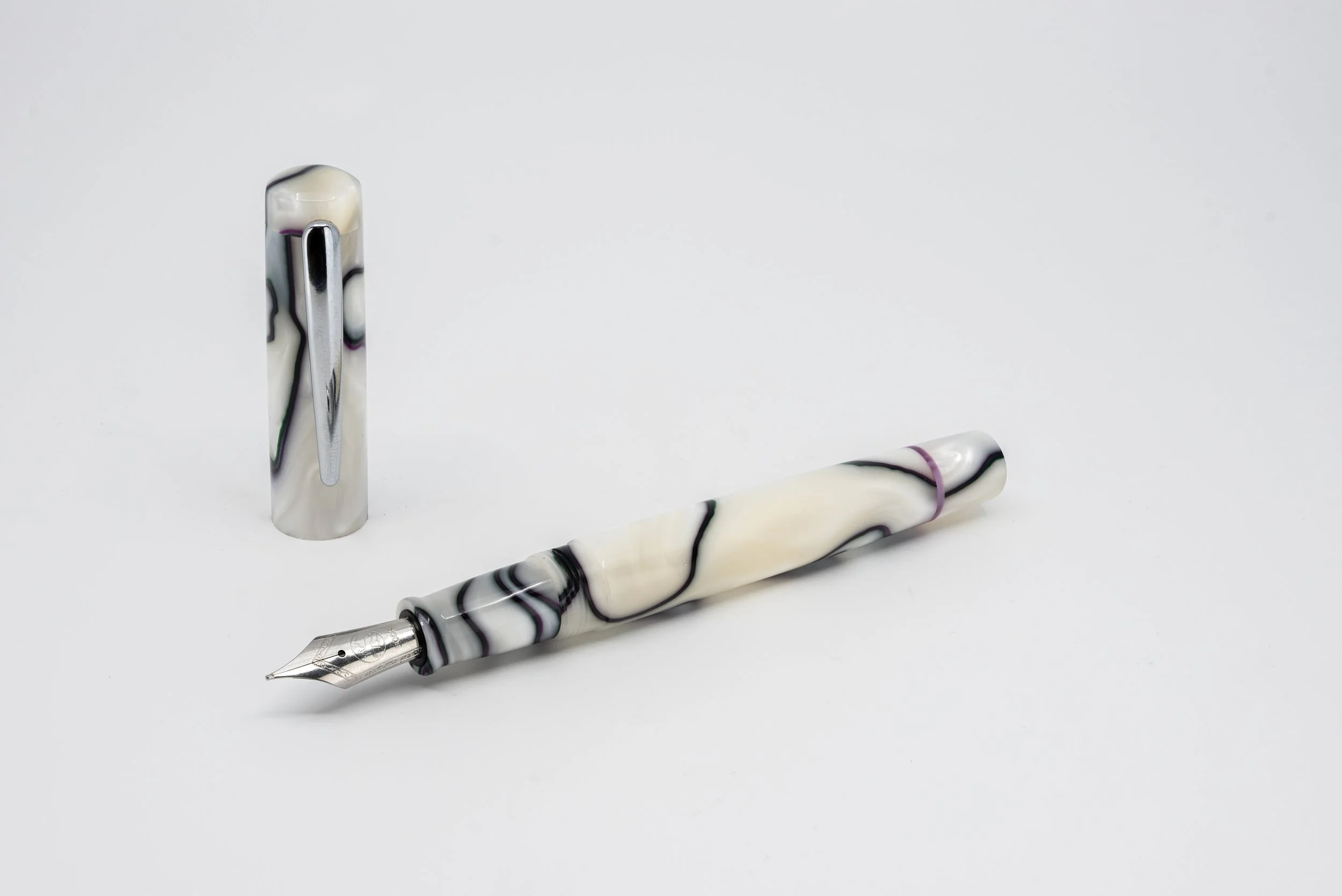 CLYDE pen company Omni clipped Orchid fountain pen 2.jpg