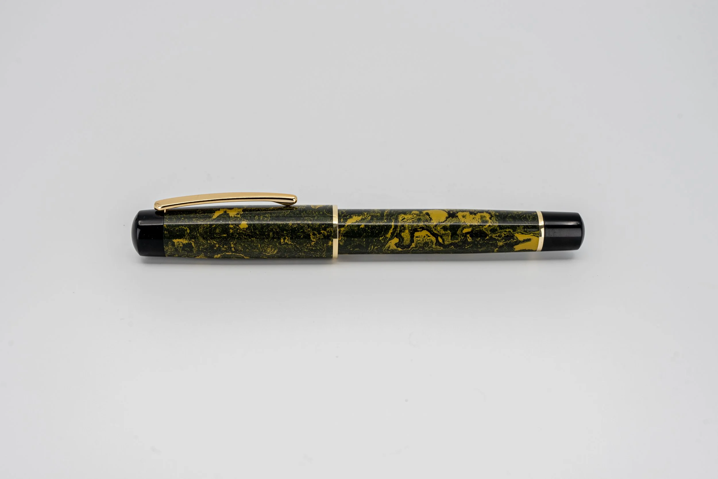 Clyde pen company Traditional Yellow and Black Ebonite fountain pen.jpg