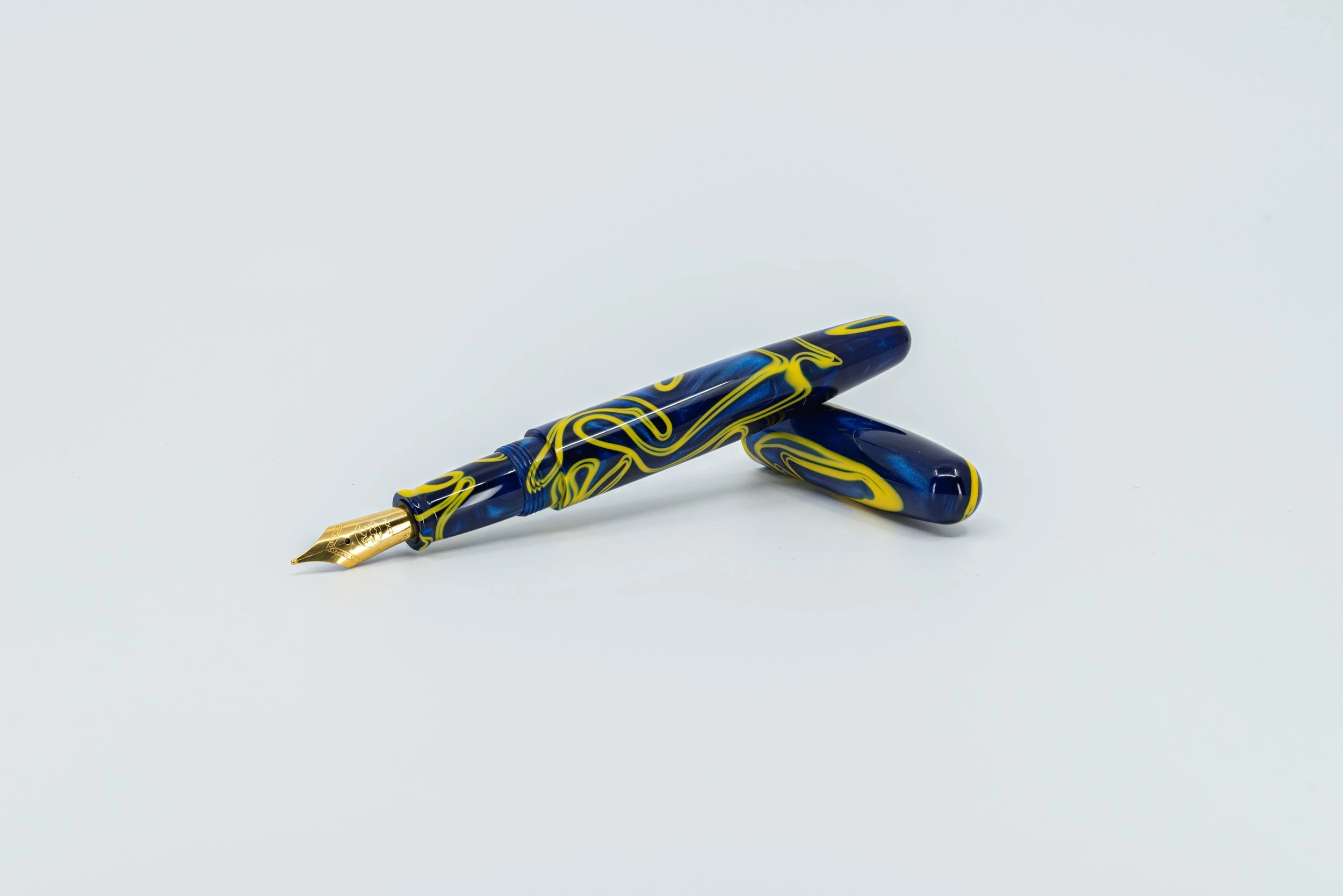 Clyde pen company Veetwo mirror pool fountain pen.jpg