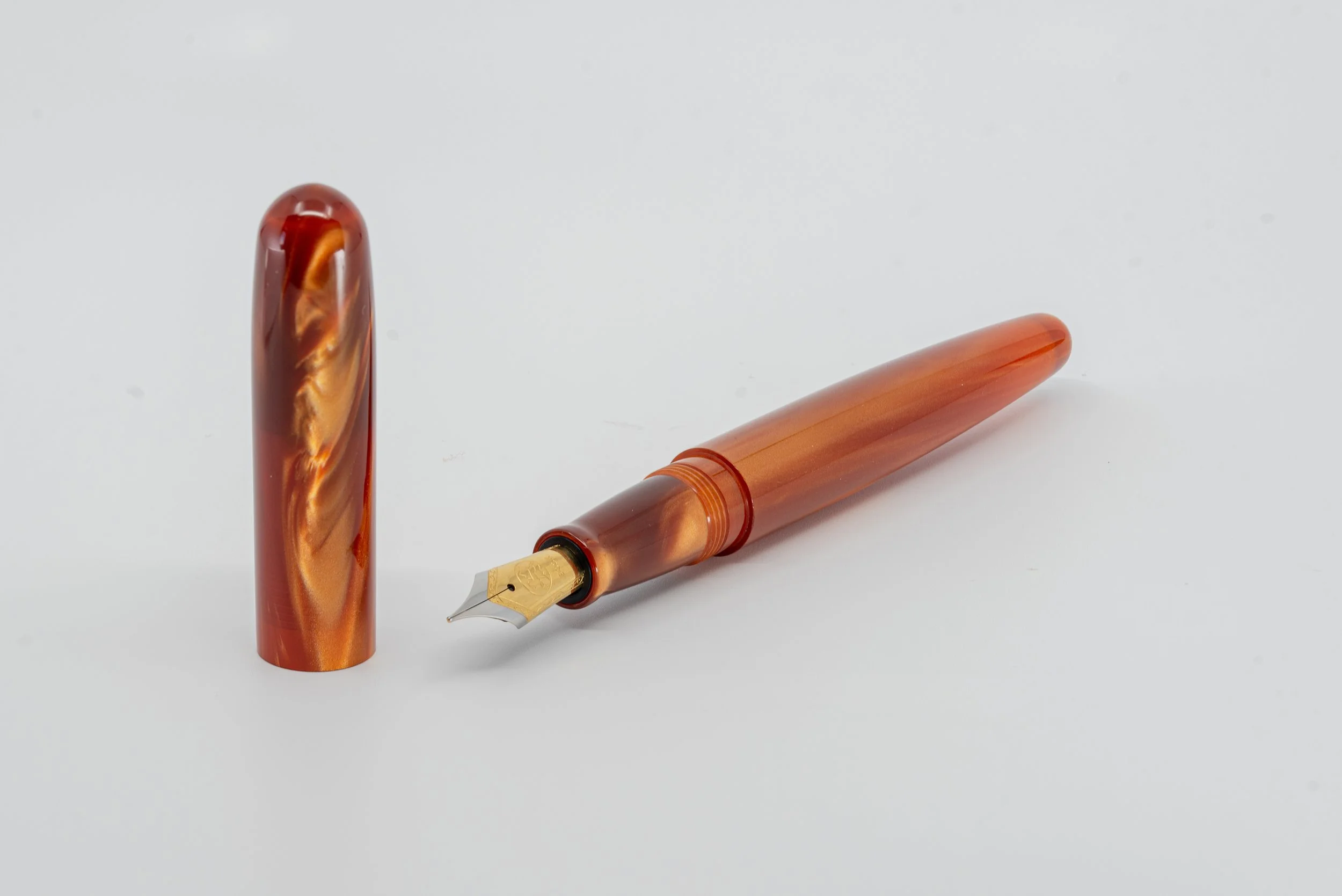 Veetwo slim copper pearl fountain pen1.jpg
