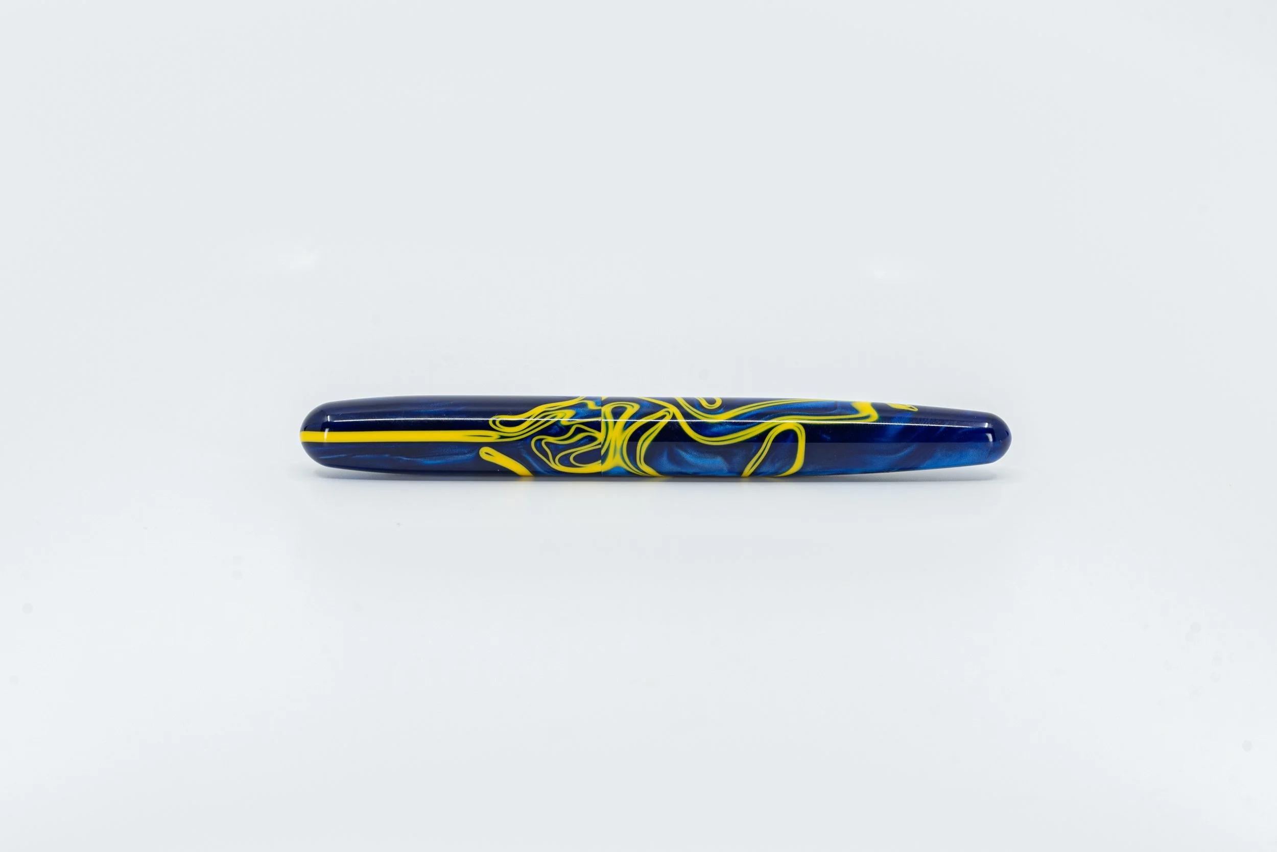 Clyde pen company Veetwo mirror pool fountain pen3.jpg