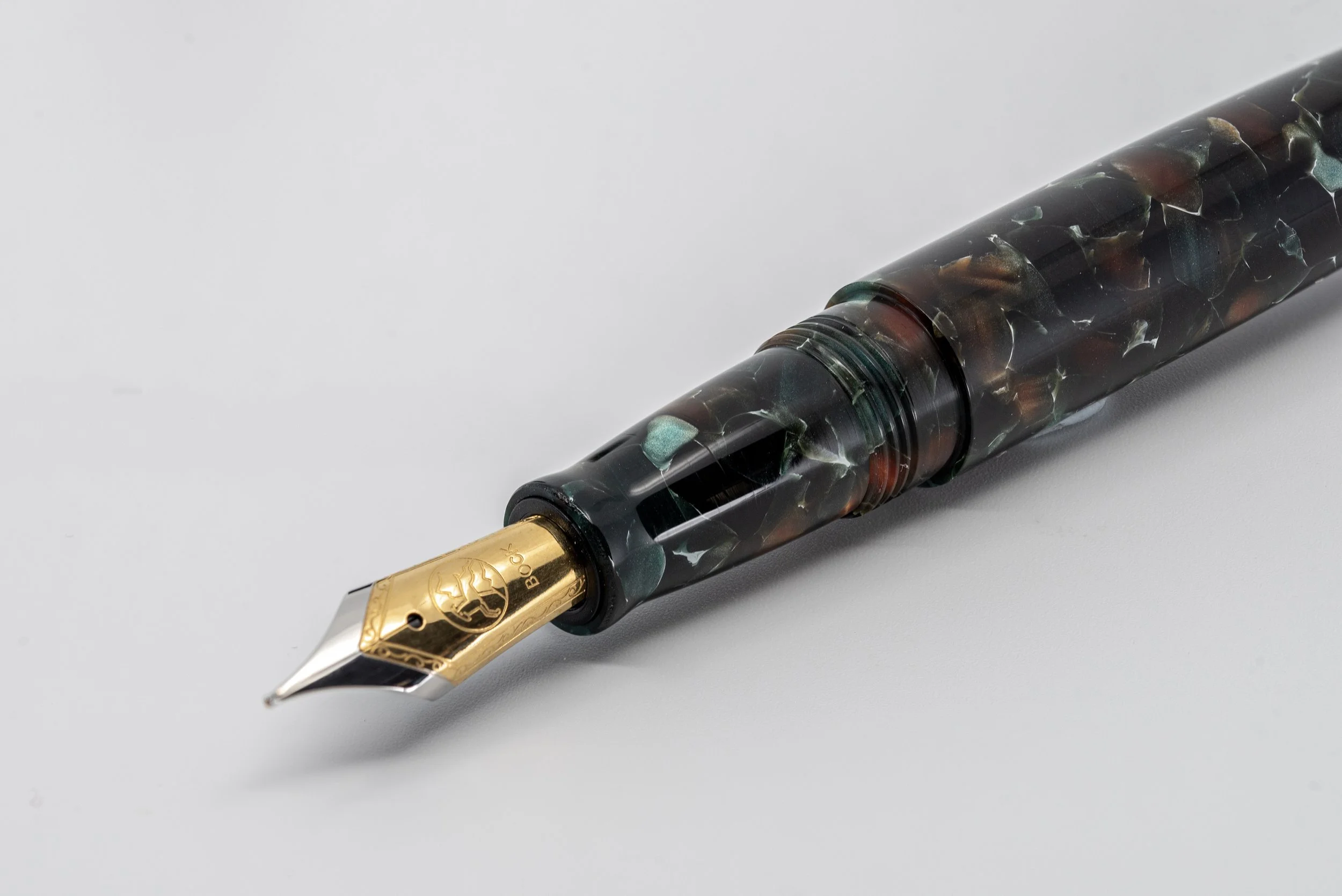 Clyde pen company CS Pistachio kelp fountain pen1.jpg