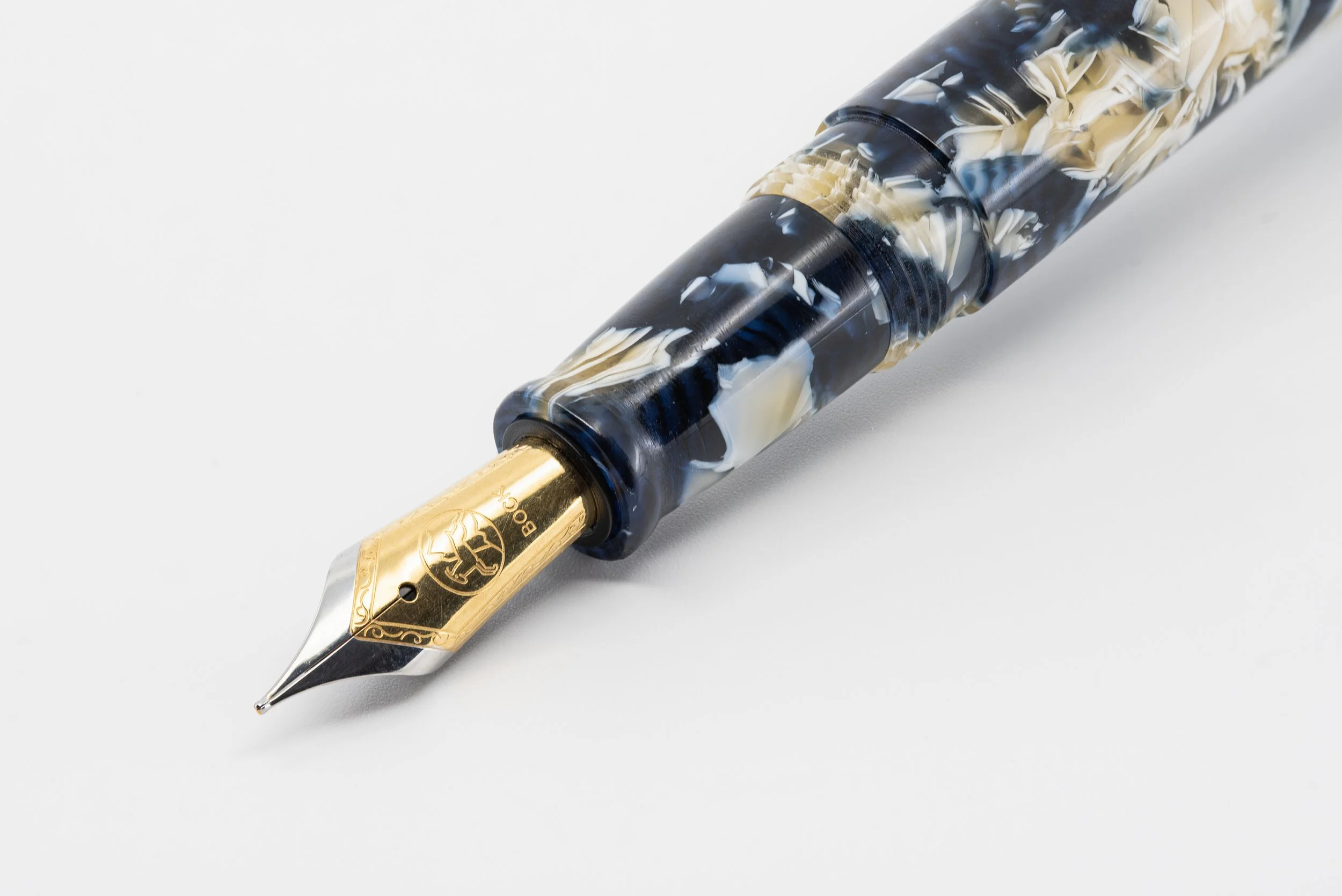 Clyde pen company Erinoid blue quartz fountain pen 3.jpg