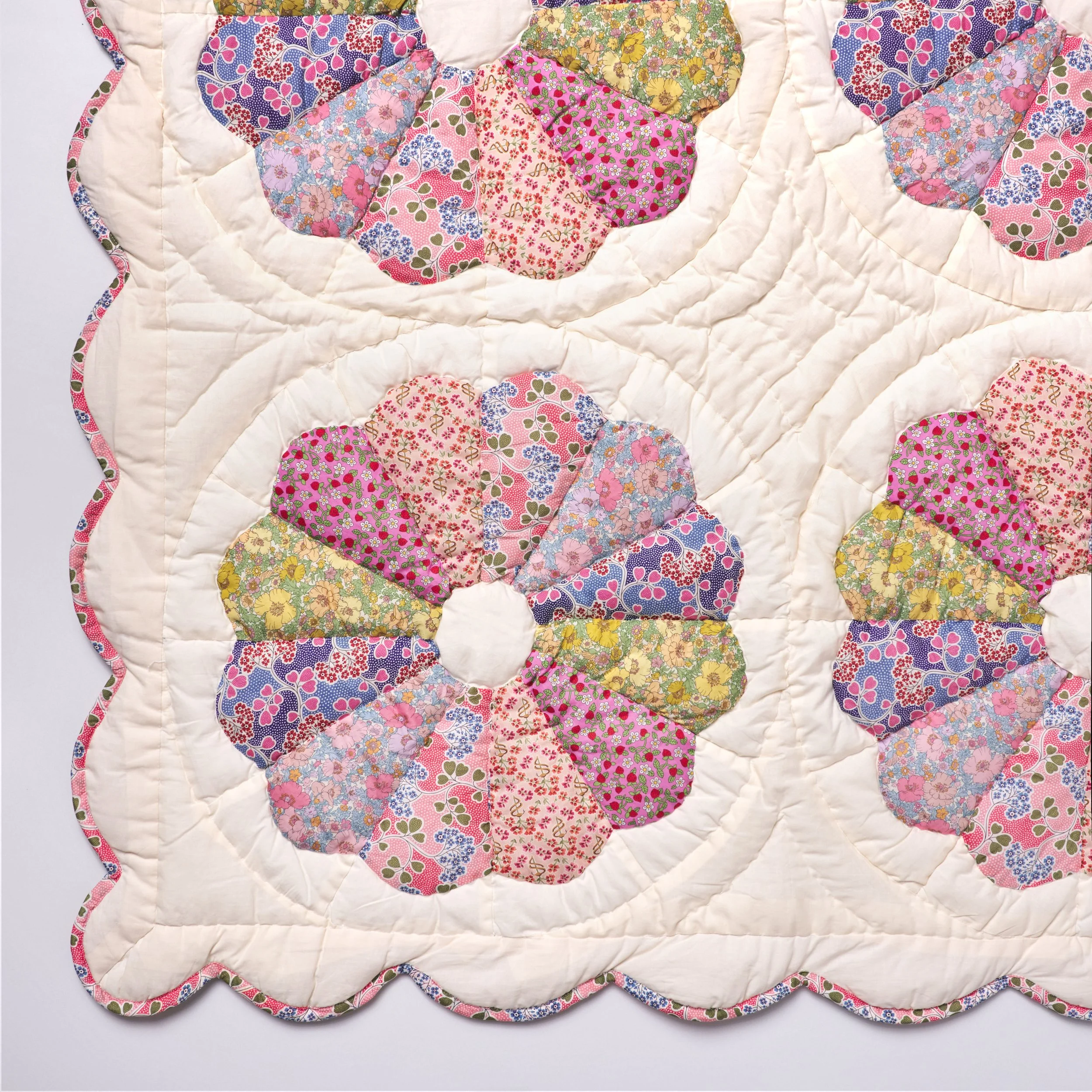 ProjektiTyyny_HajuherneLibertyPatchworkBabyQuilt_02.jpg